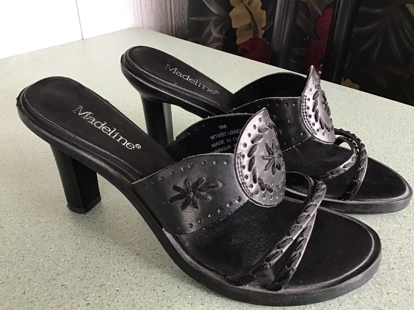 womans Sandals thumbnail