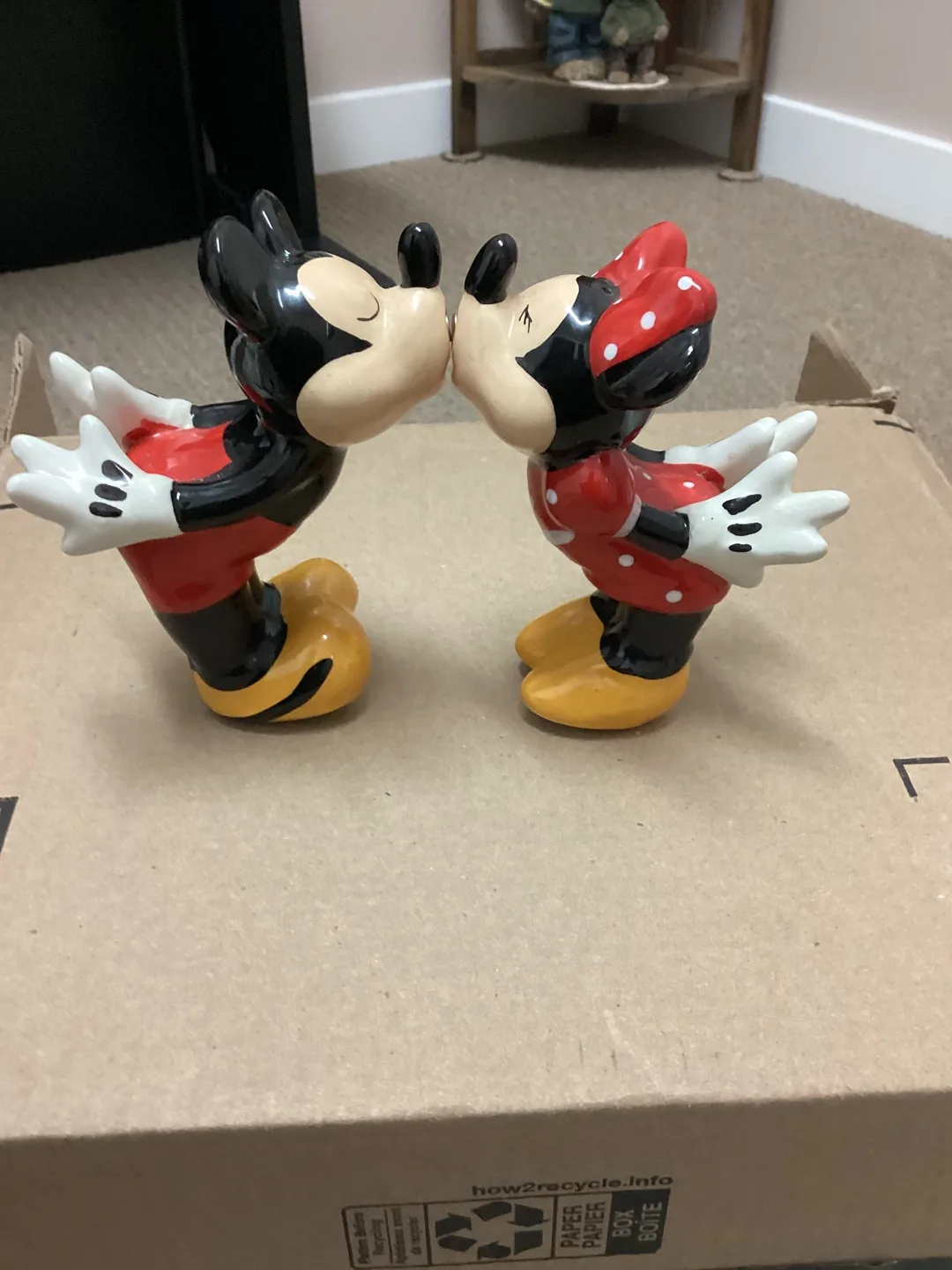 Mickey and Minnie Kissing Figurines thumbnail