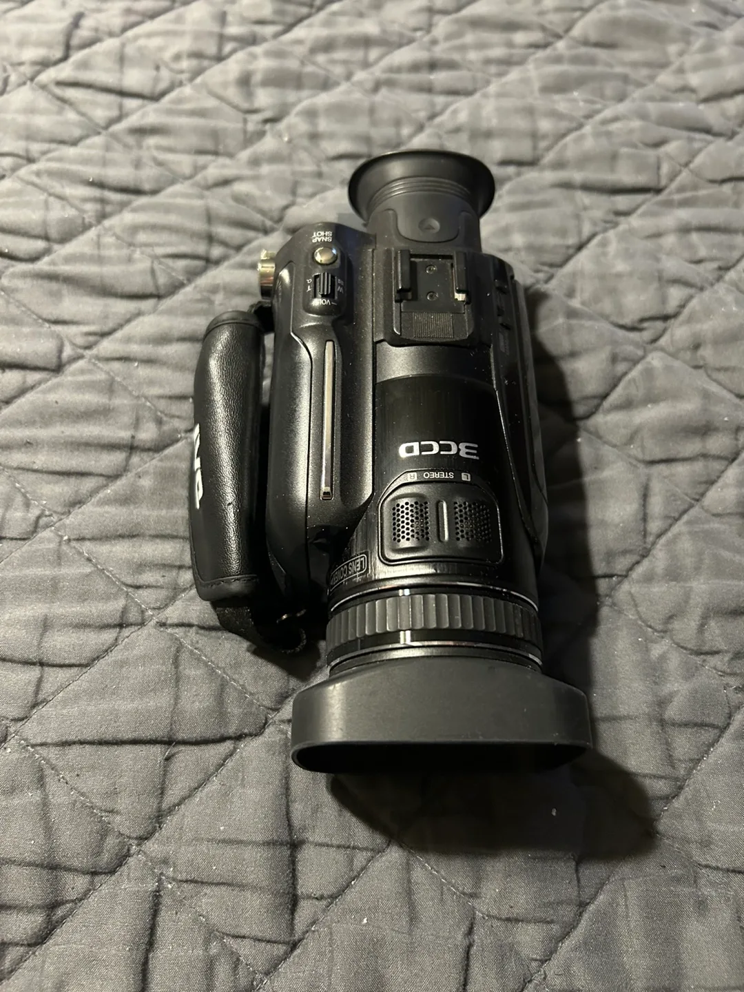 Everio GZ-HD7U 3CCD 60GB Hard Disk Drive HD Camcorder image indicator(3)