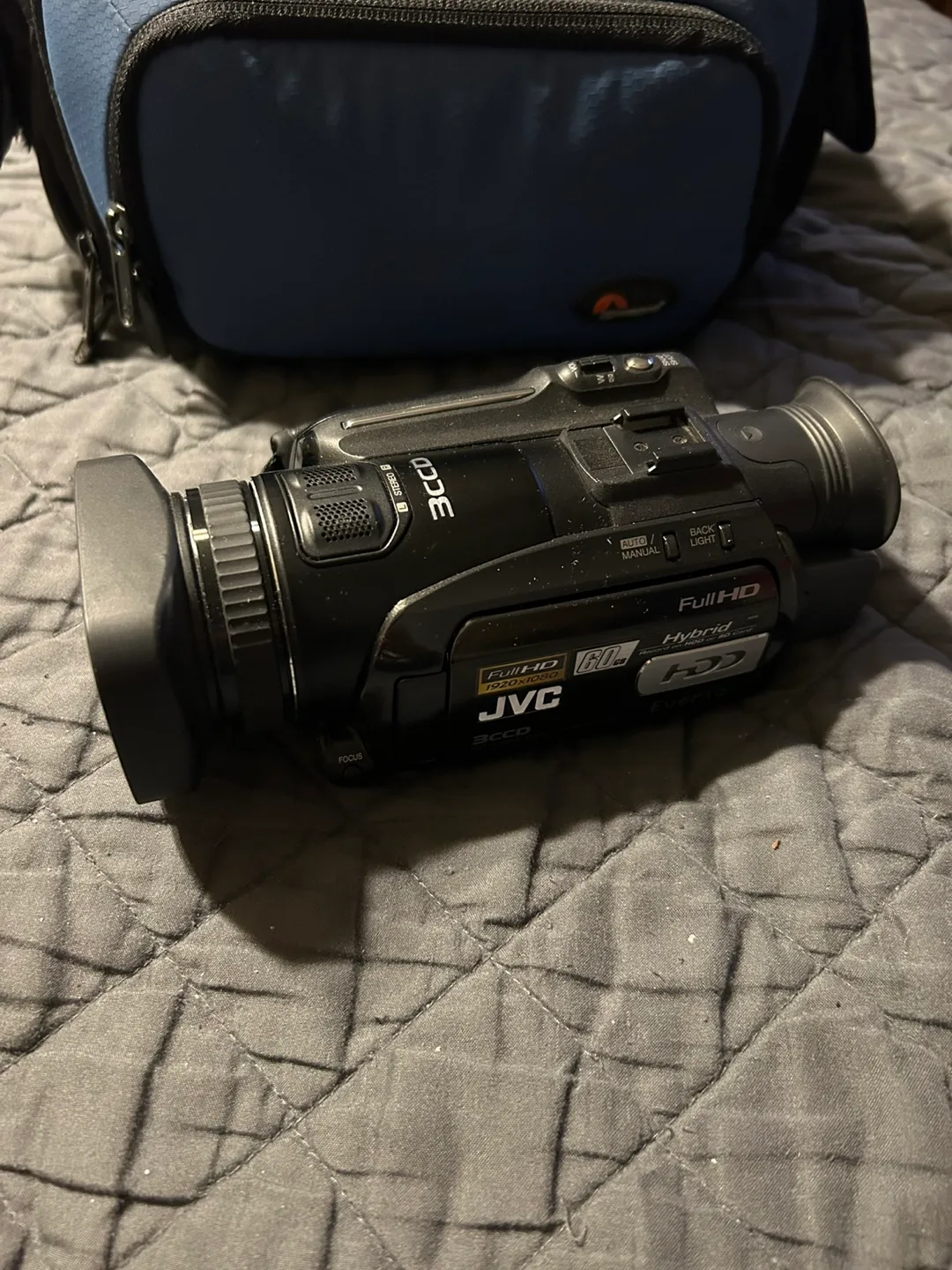 Everio GZ-HD7U 3CCD 60GB Hard Disk Drive HD Camcorder image indicator(2)