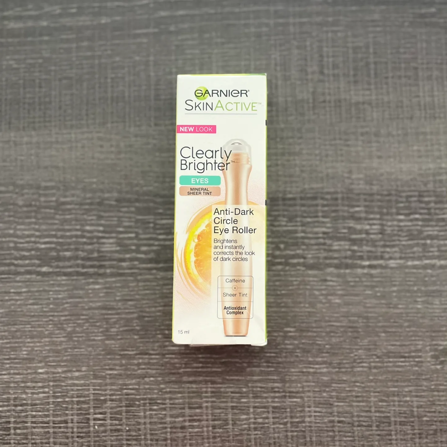 Garnier SkinActive Clearly Brighter Anti-Dark Circle Eye Roller thumbnail