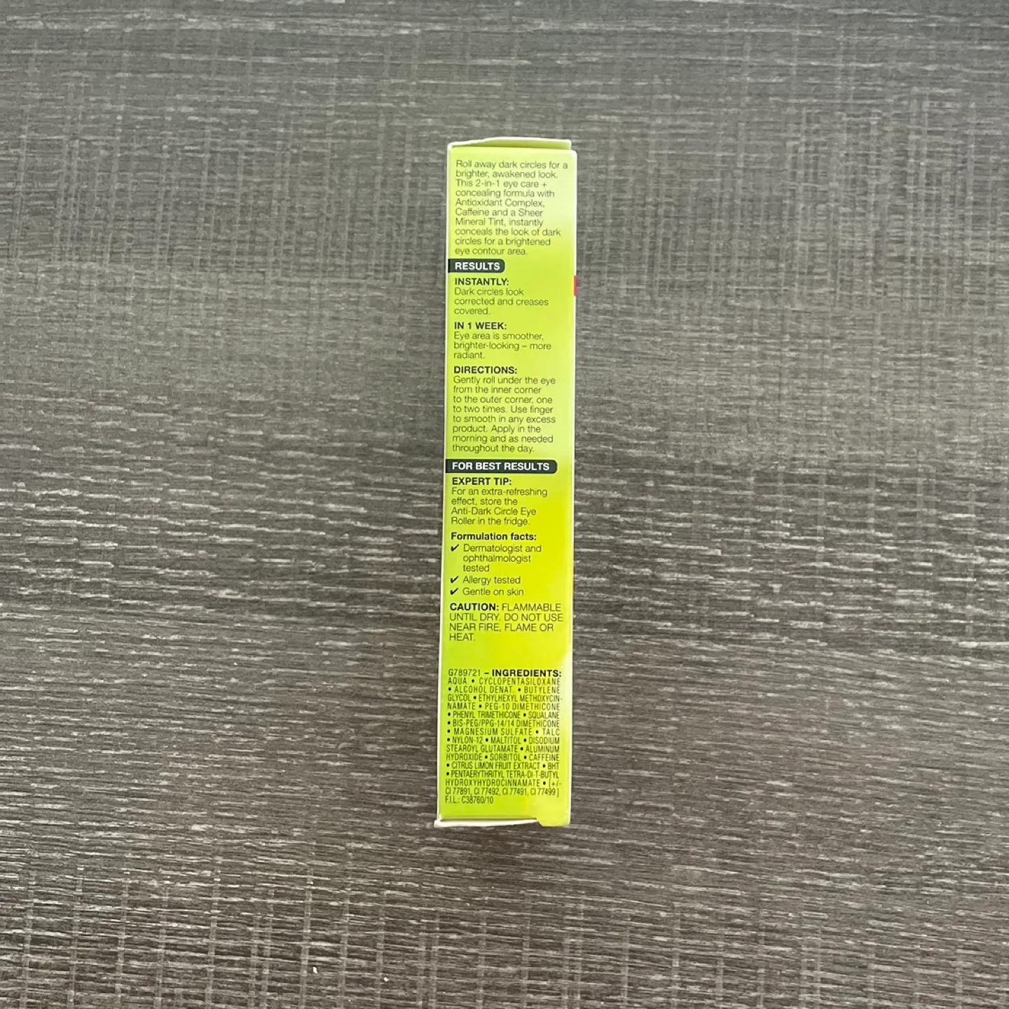 Garnier SkinActive Clearly Brighter Anti-Dark Circle Eye Roller image indicator(2)