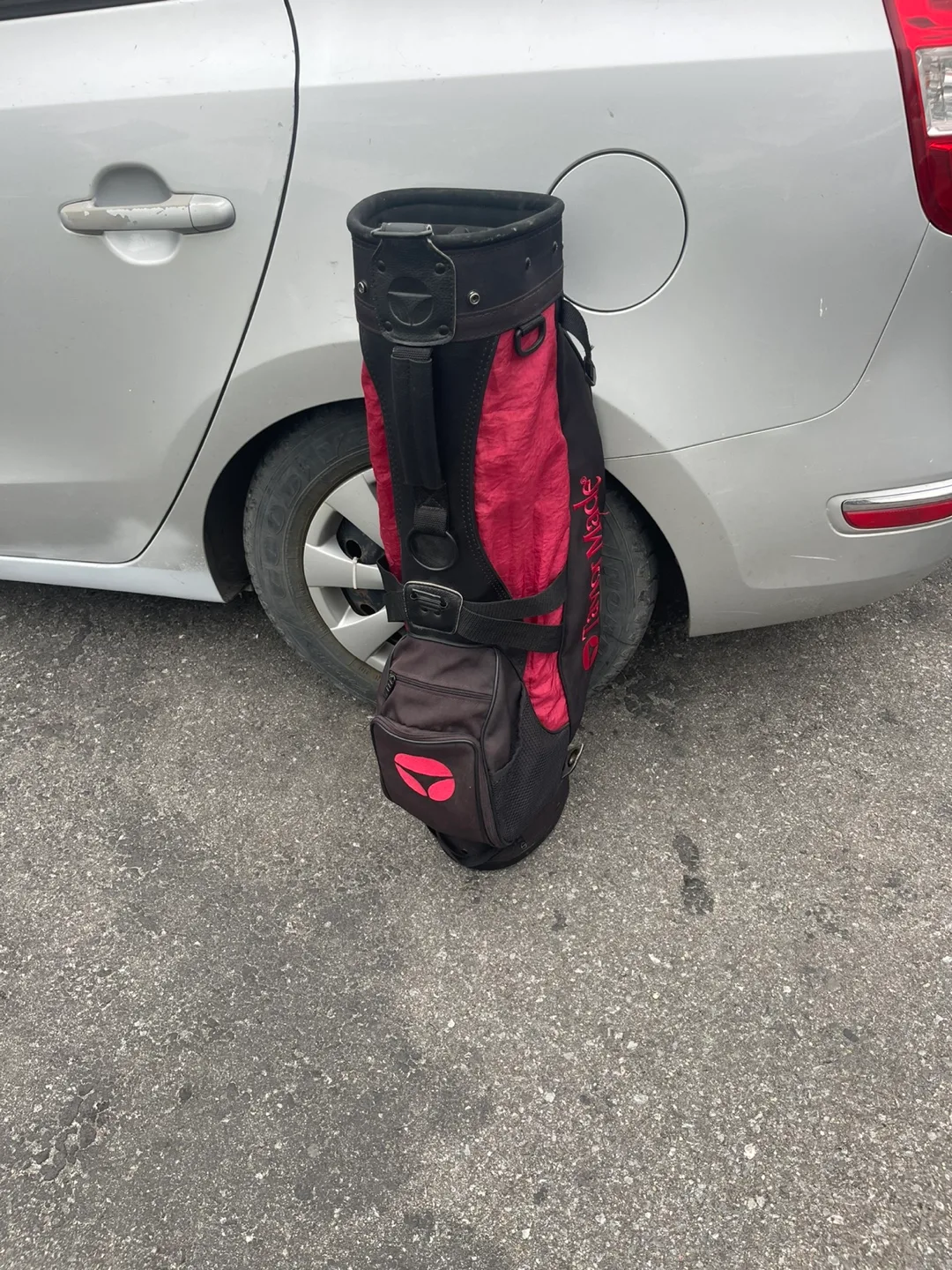 TaylorMade Golf Bag thumbnail