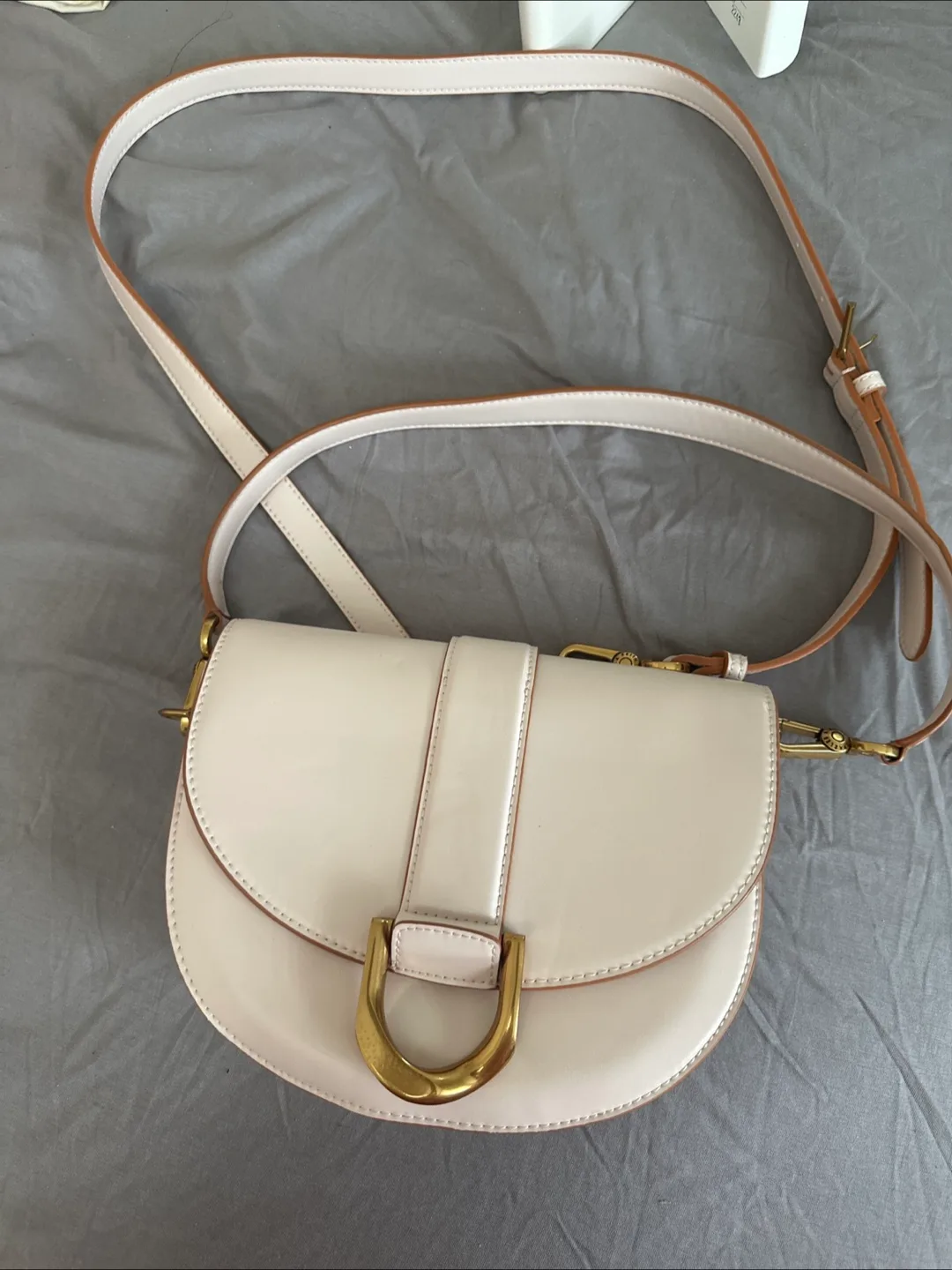 (Brand new)Charles & Keith Pink Crossbody Bag thumbnail