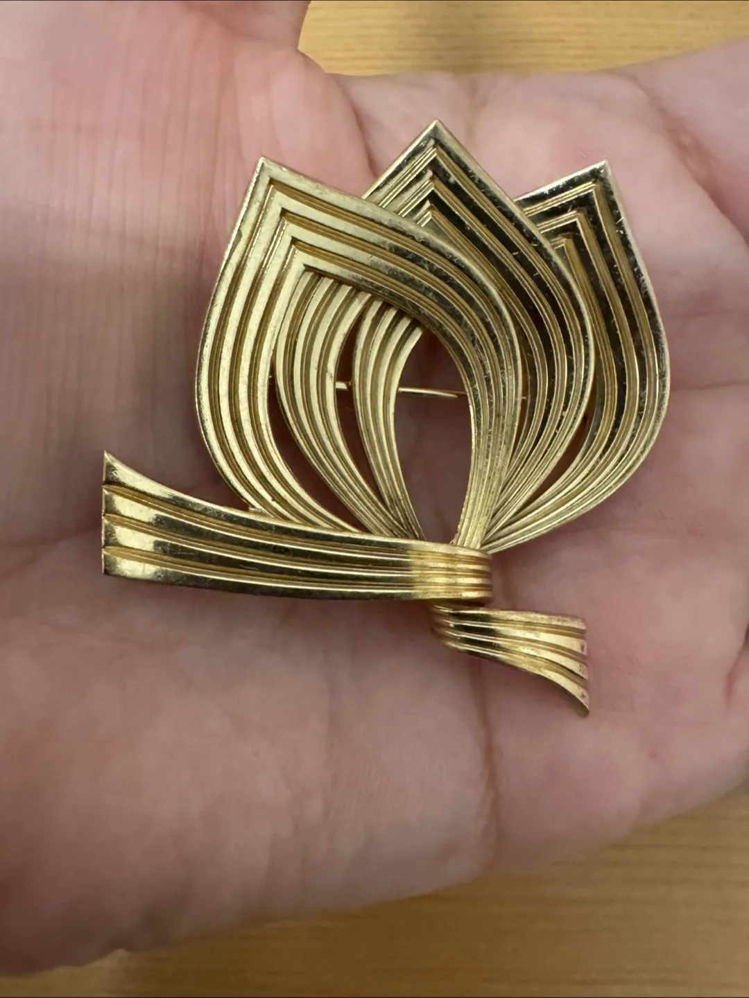 💚🥕Vintage Gold Brooch thumbnail