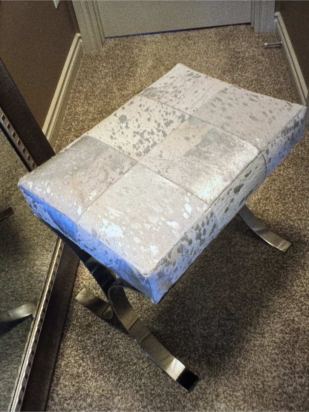 GORGEOUS Only $75 …was display only…cowhideAccent Bench - photo 2