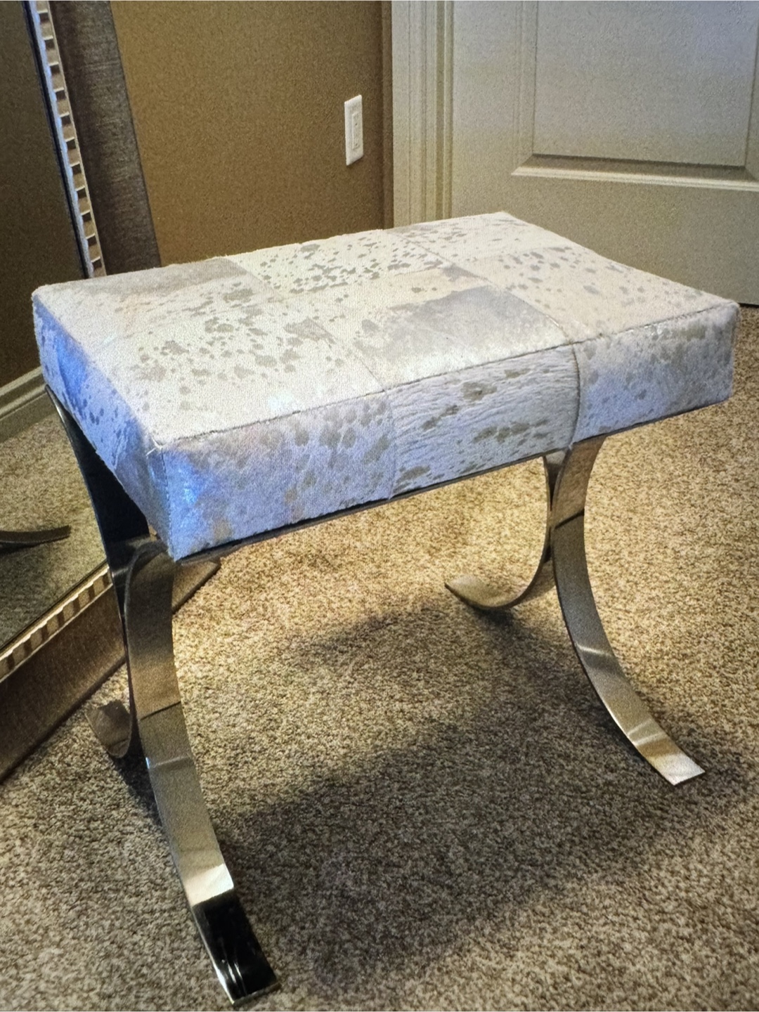 GORGEOUS Only $75 …was display only…cowhideAccent Bench