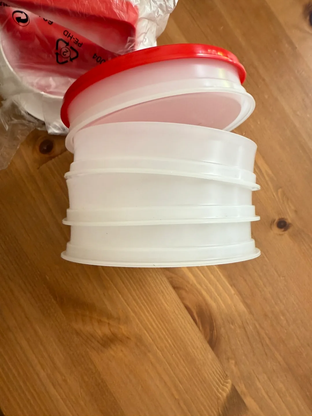 Tupperware Hamburger Press and Keepers Set image indicator(4)