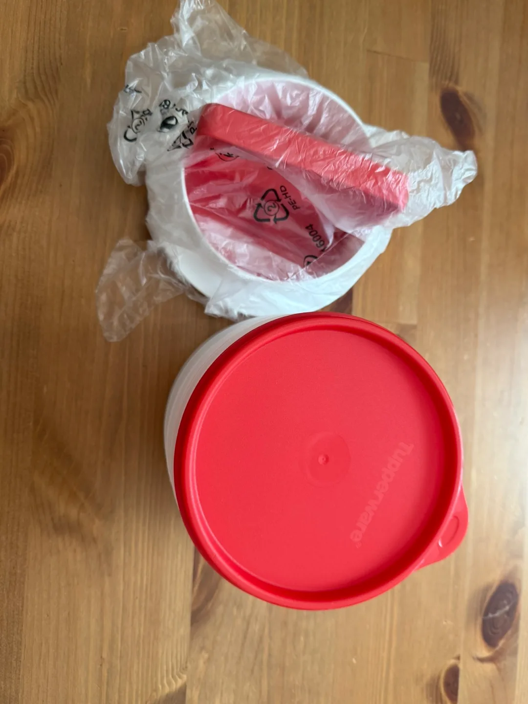 Tupperware Hamburger Press and Keepers Set image indicator(3)