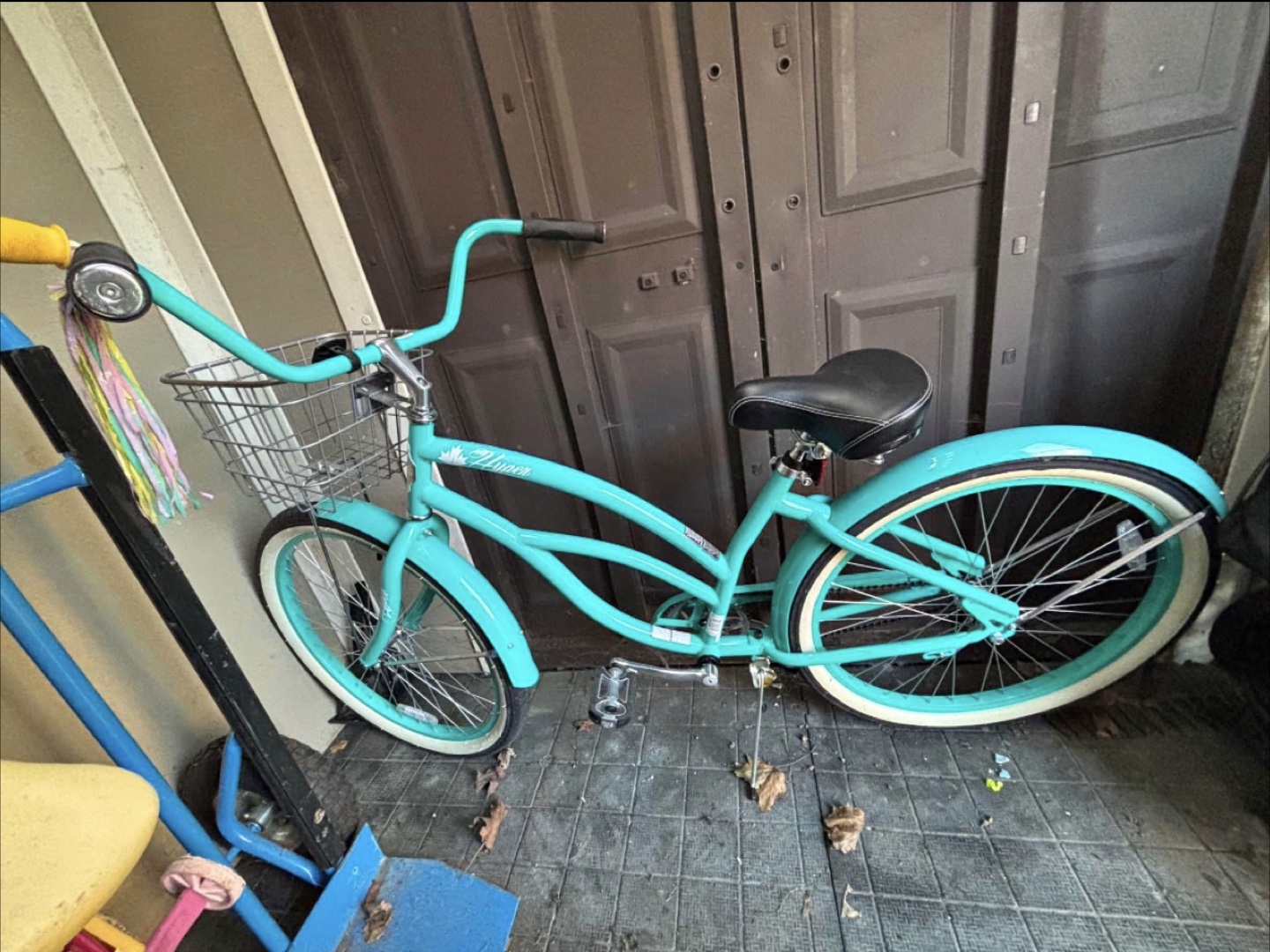 Huffy Women's Beach Cruiser Bicycle