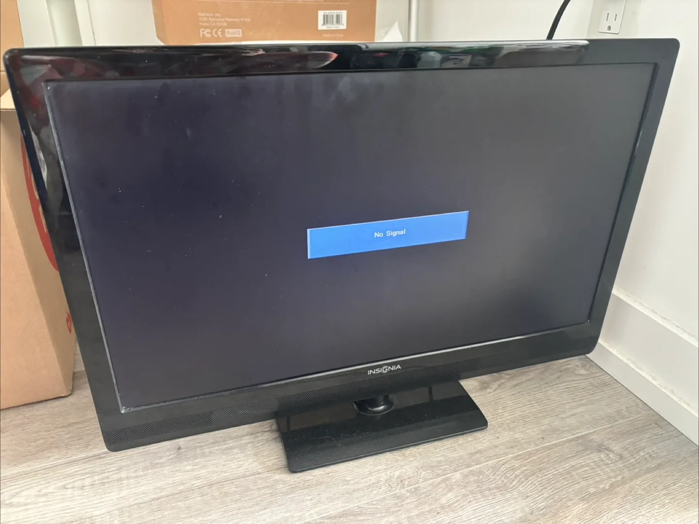 Insignia 24" 1080p 60HZ Full HD LED TV / Monitor thumbnail