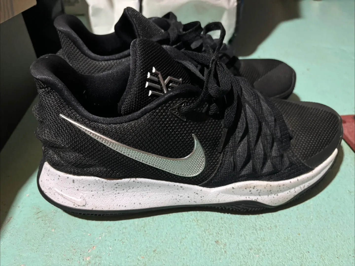 Nike Kyrie 5 Basketball Shoes size 10 men's thumbnail