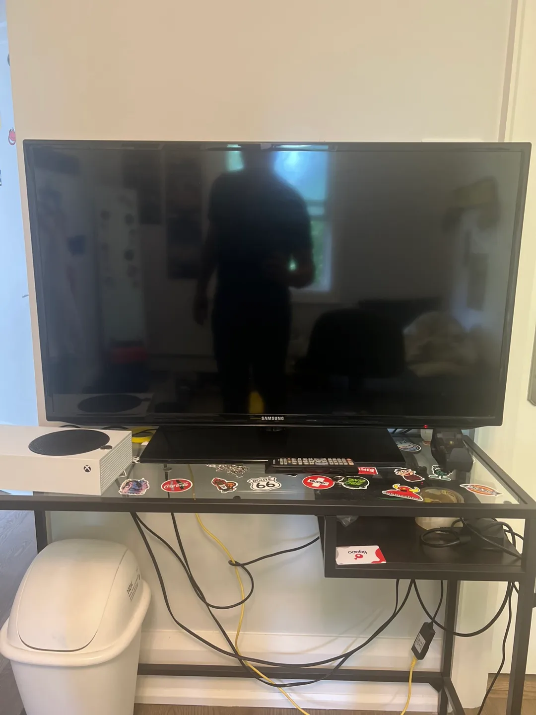 Samsung TV with Stand thumbnail