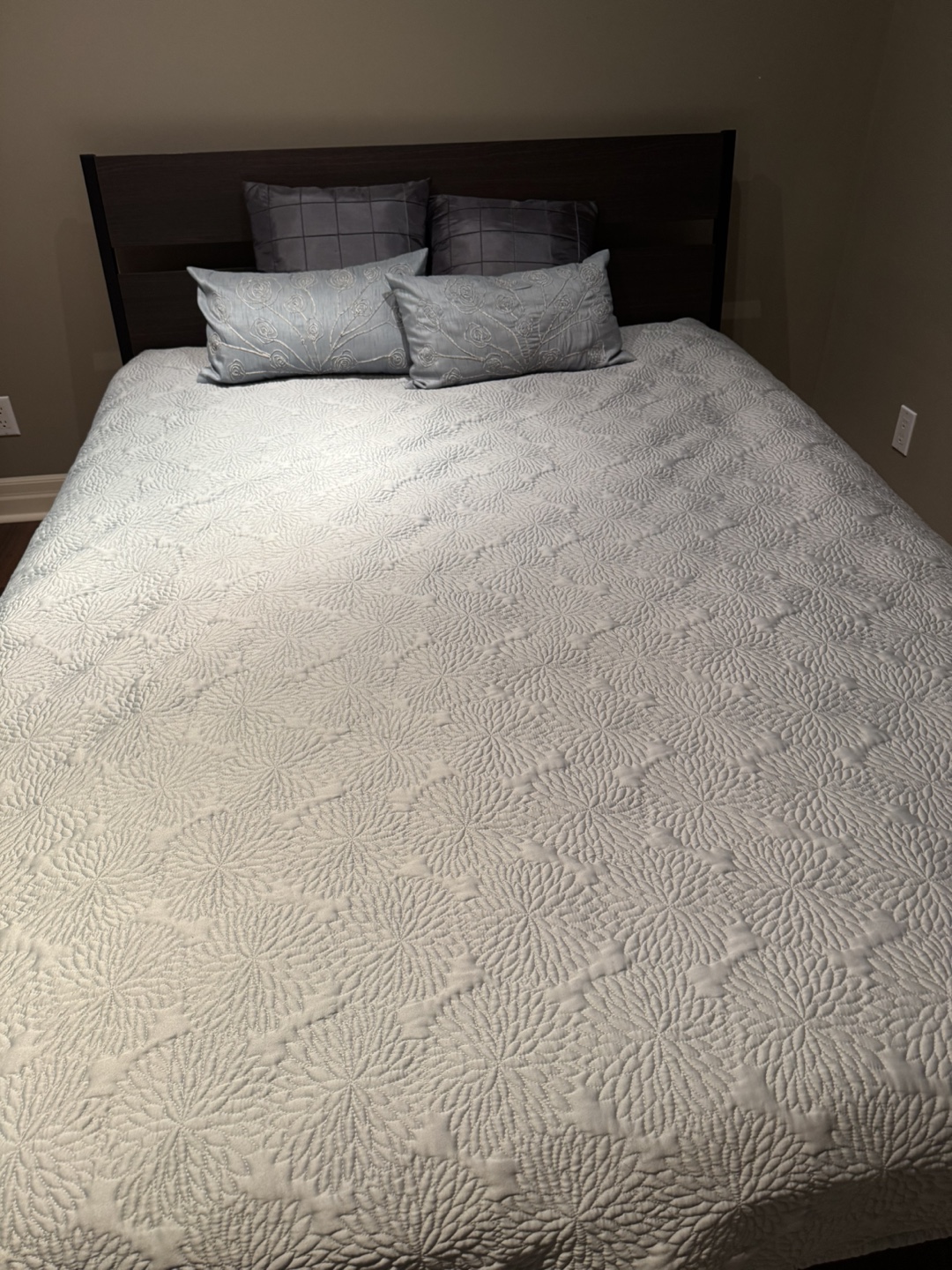 Queen Size Bed Frame - photo 4