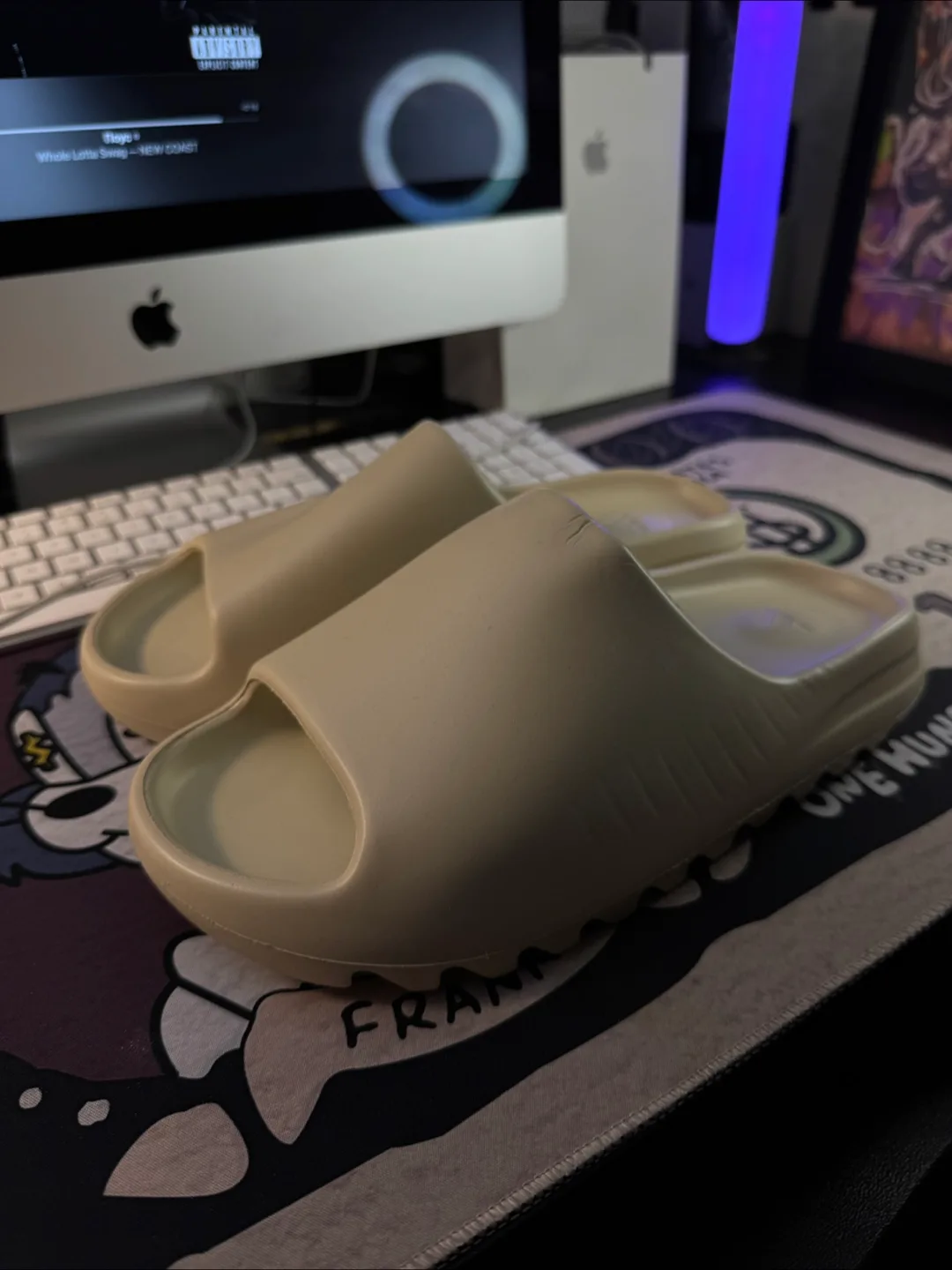 Adidas Yeezy Slides thumbnail