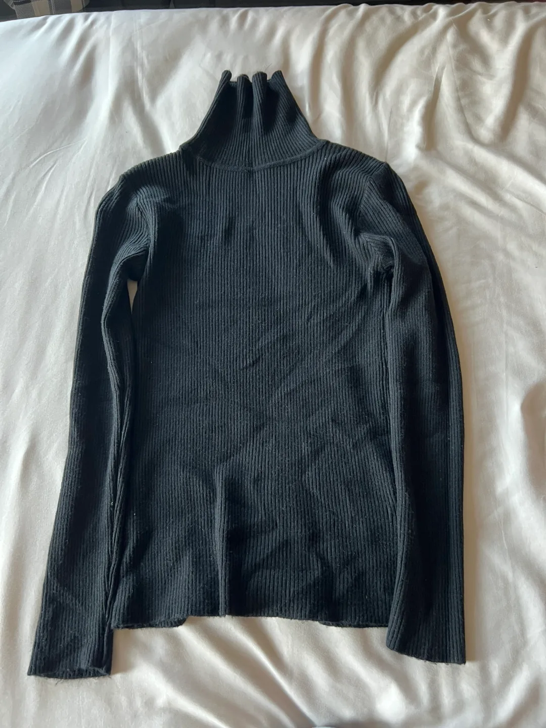 Turtle neck sweater thumbnail