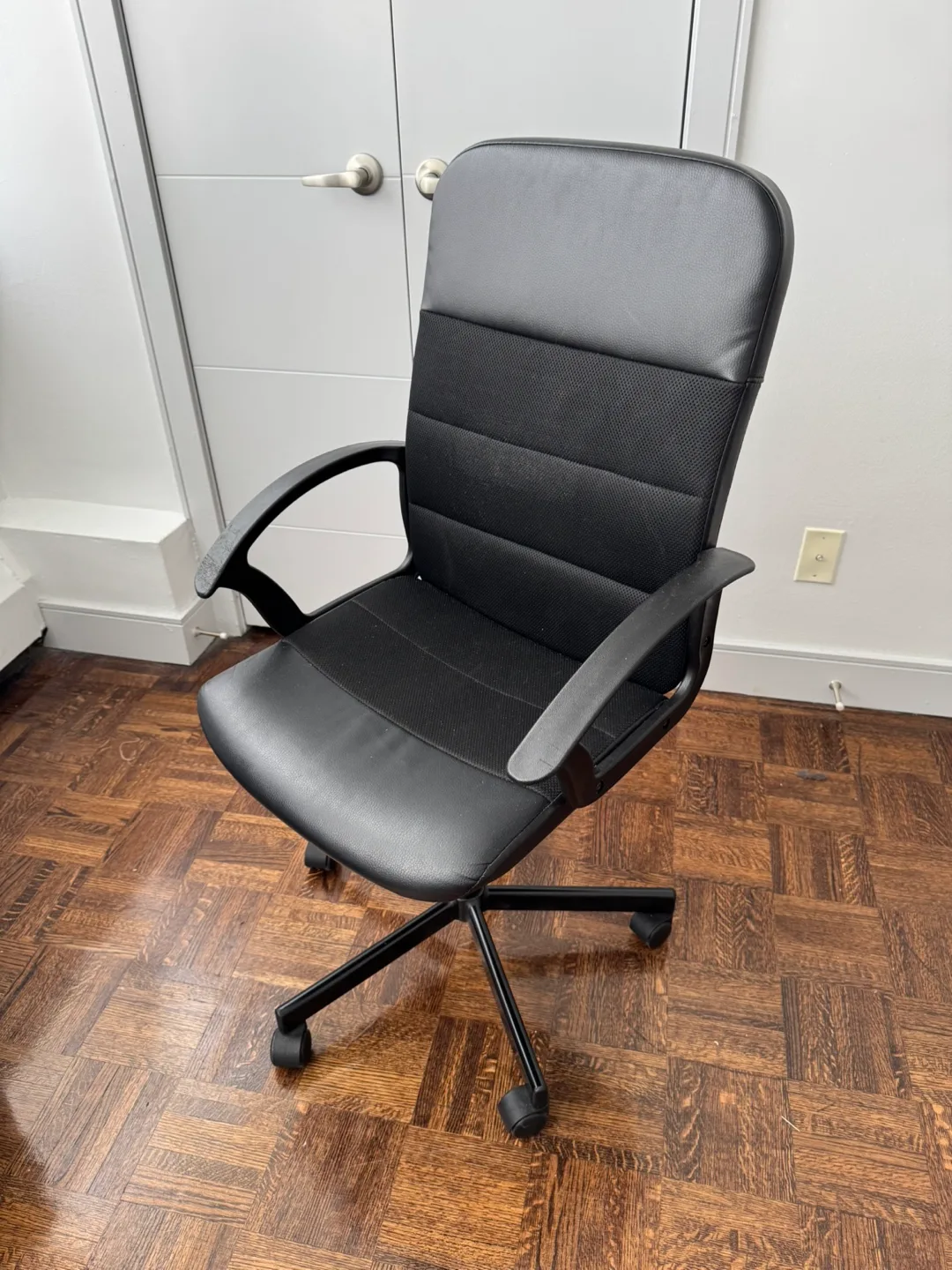 Black Swivel Office Chair thumbnail