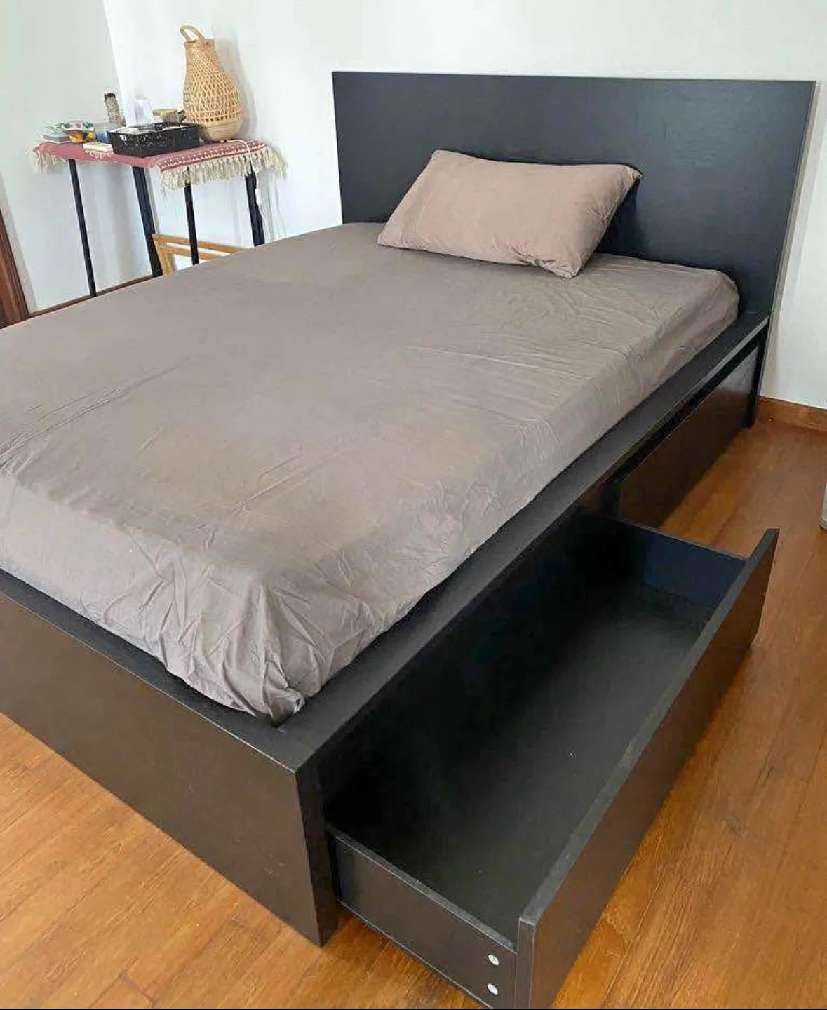 Ikea 4 drawers Queen malm bed frame * Free delivery thumbnail