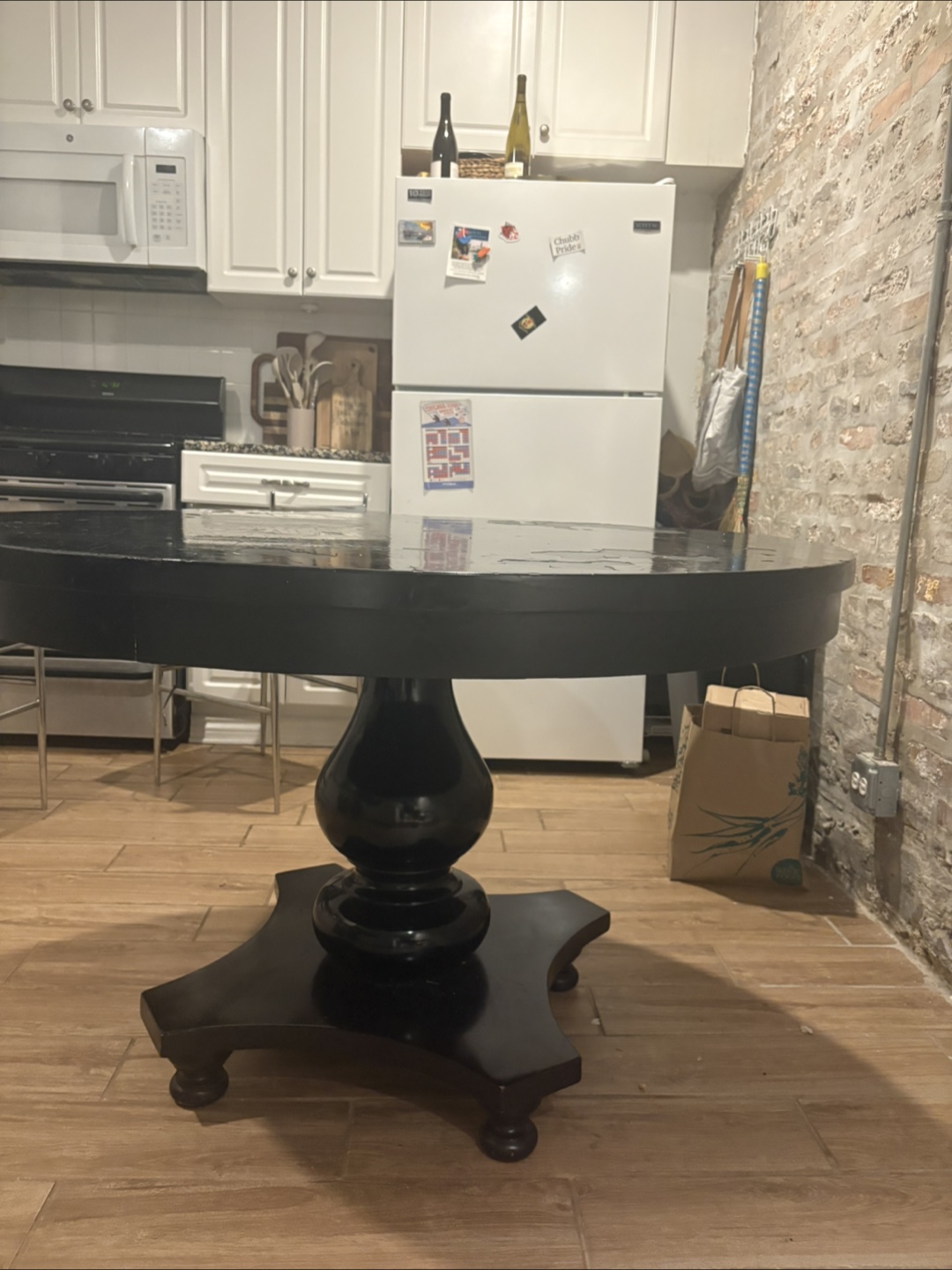 Black Round Pedestal Table - photo 3
