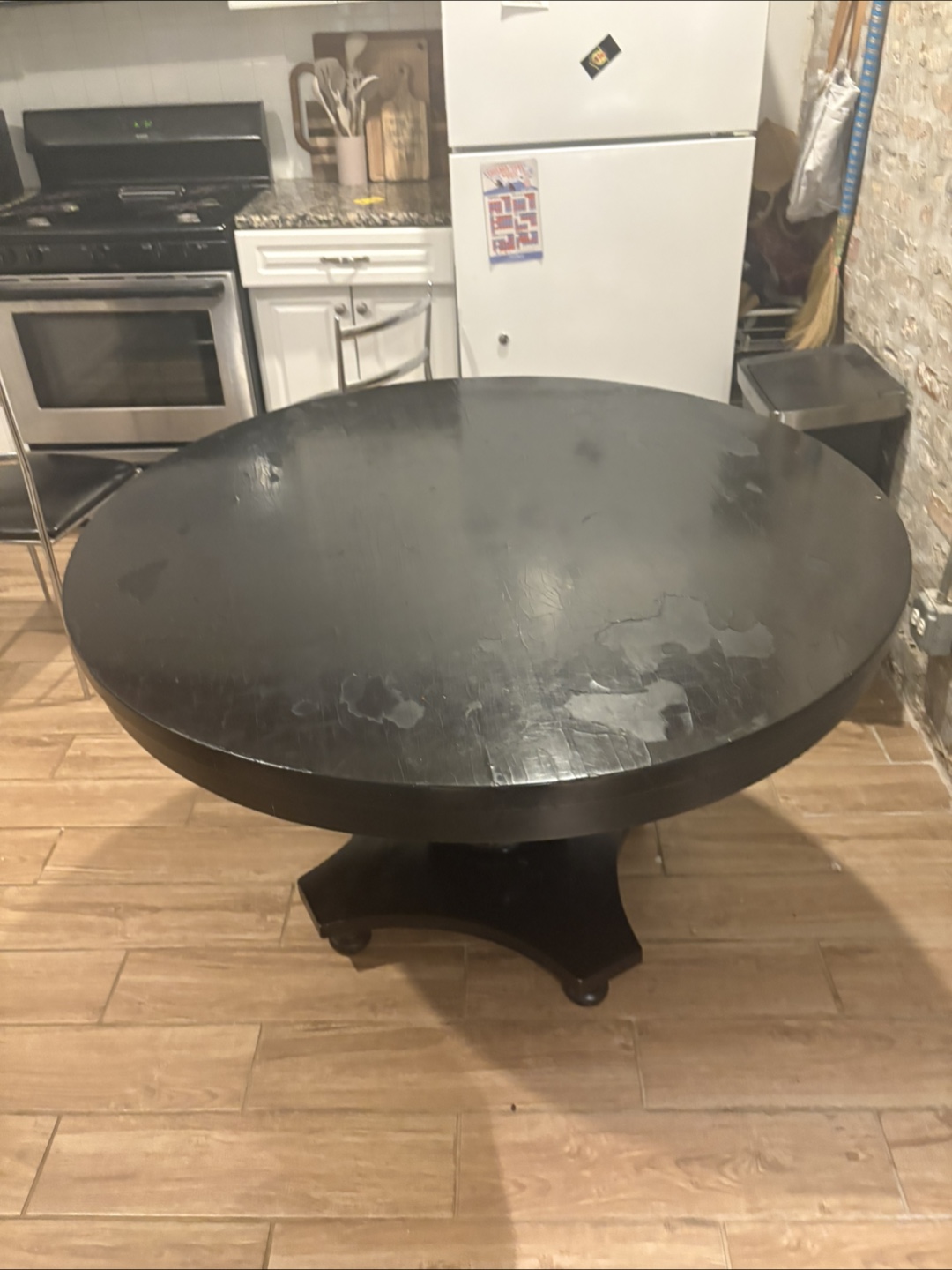 Black Round Pedestal Table - photo 2