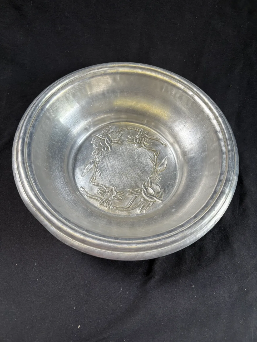 Vintage Metal Bowl image indicator(3)
