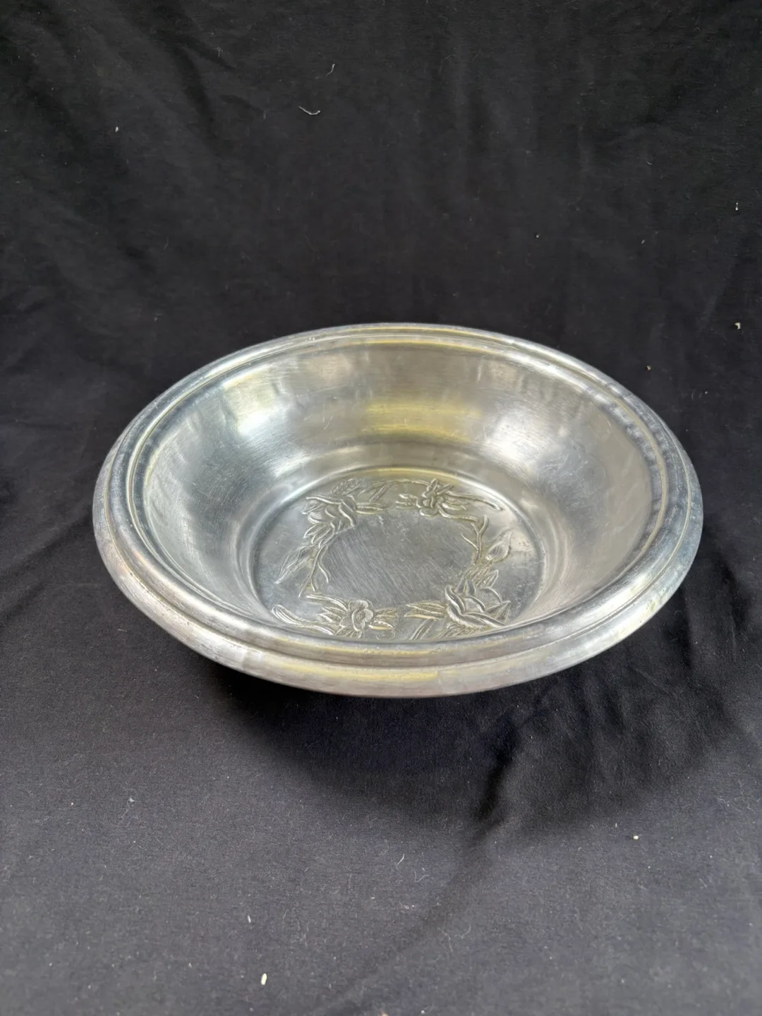 Vintage Metal Bowl image indicator(2)