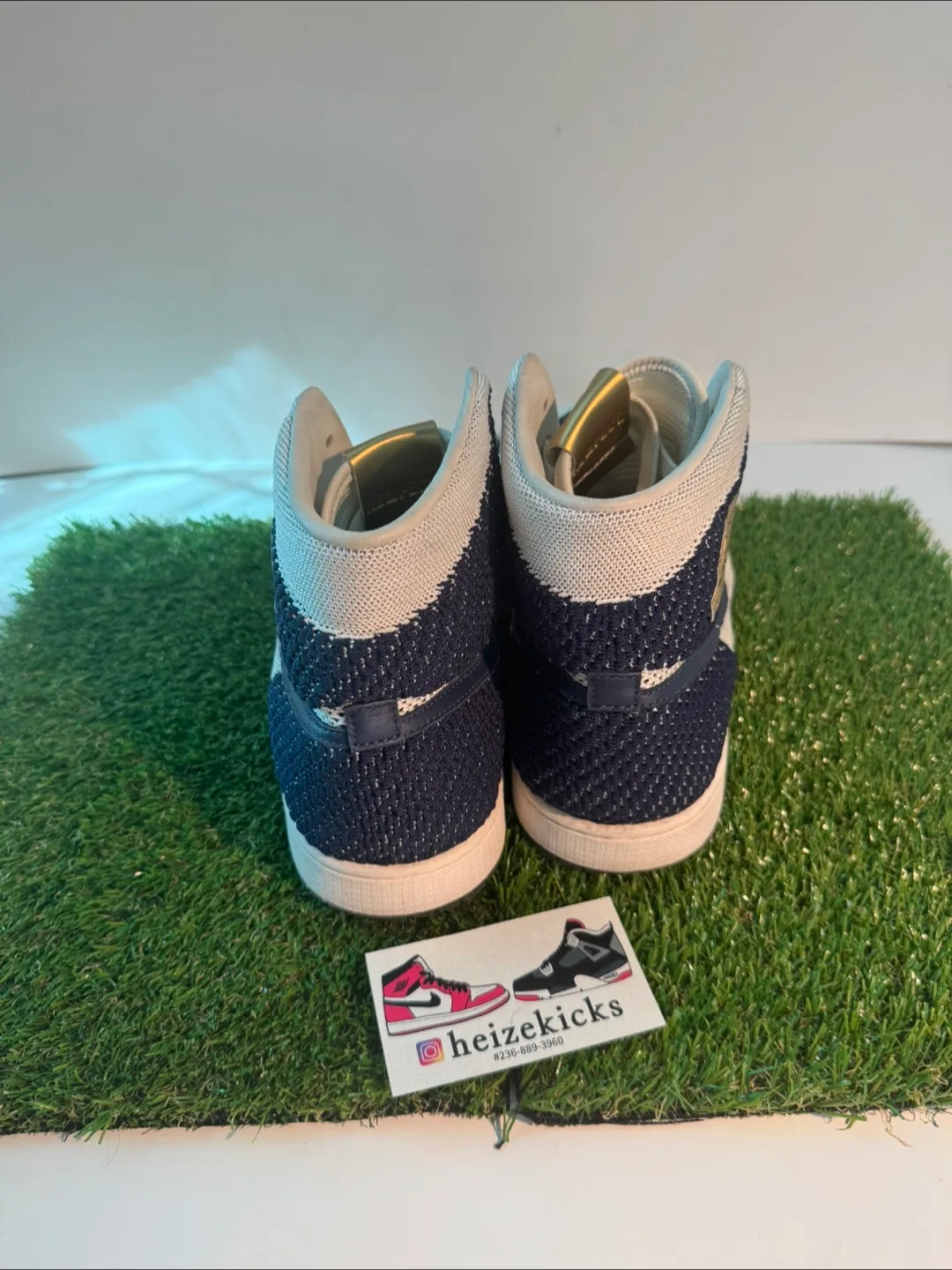 Air Jordan 1 High Derek Jeter size 11.5 image indicator(3)