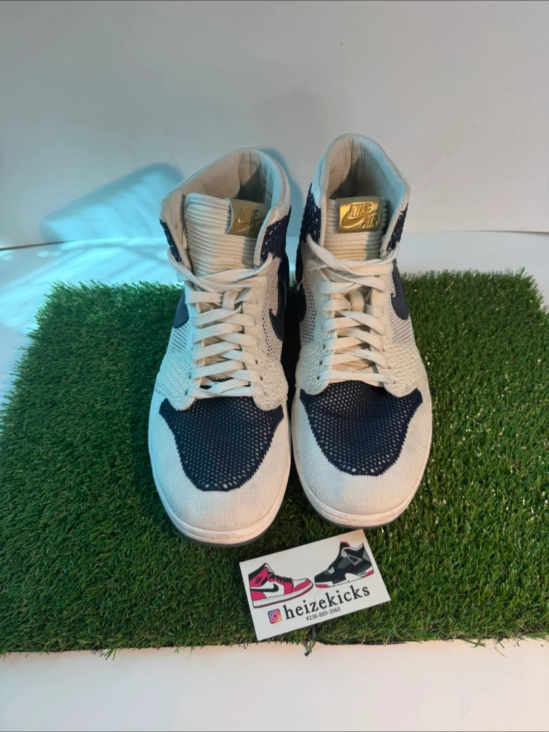 Air Jordan 1 High Derek Jeter size 11.5 image indicator(2)