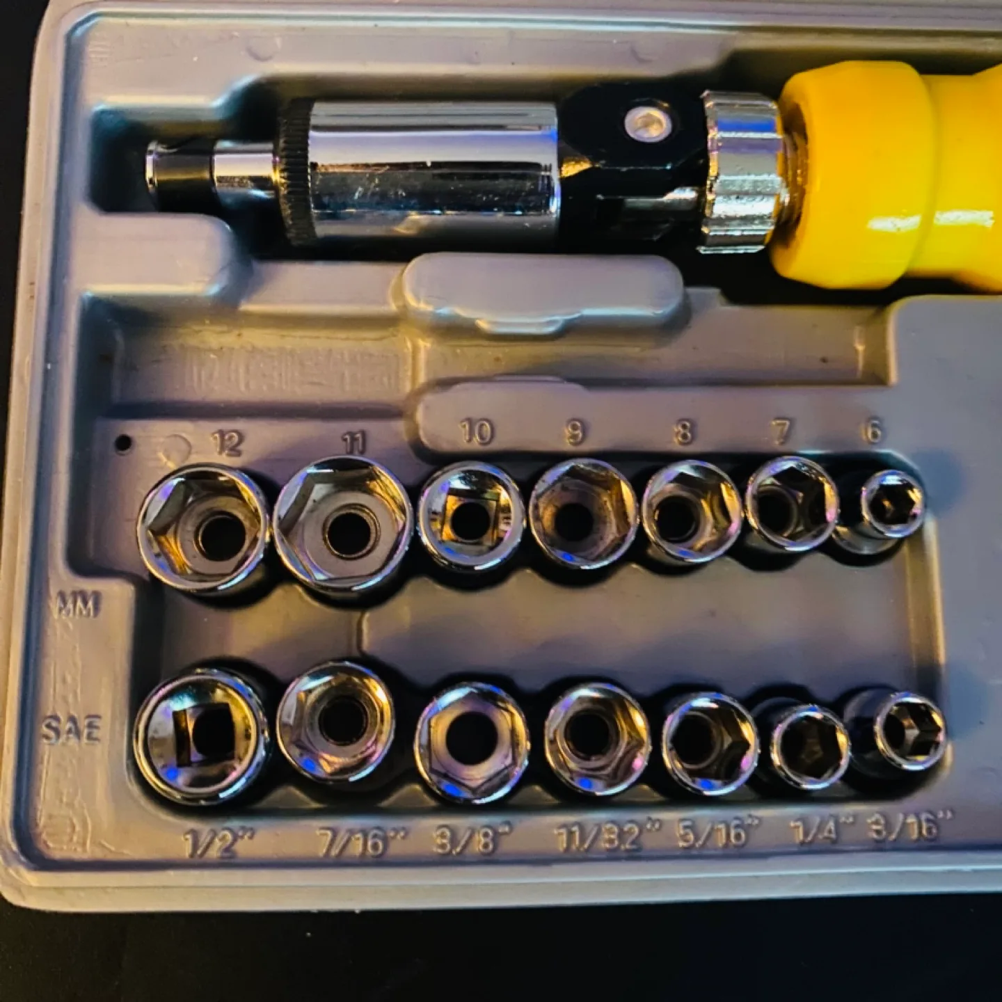 40 pc. Screwdriver set with bits & sockets 💚 image indicator(2)