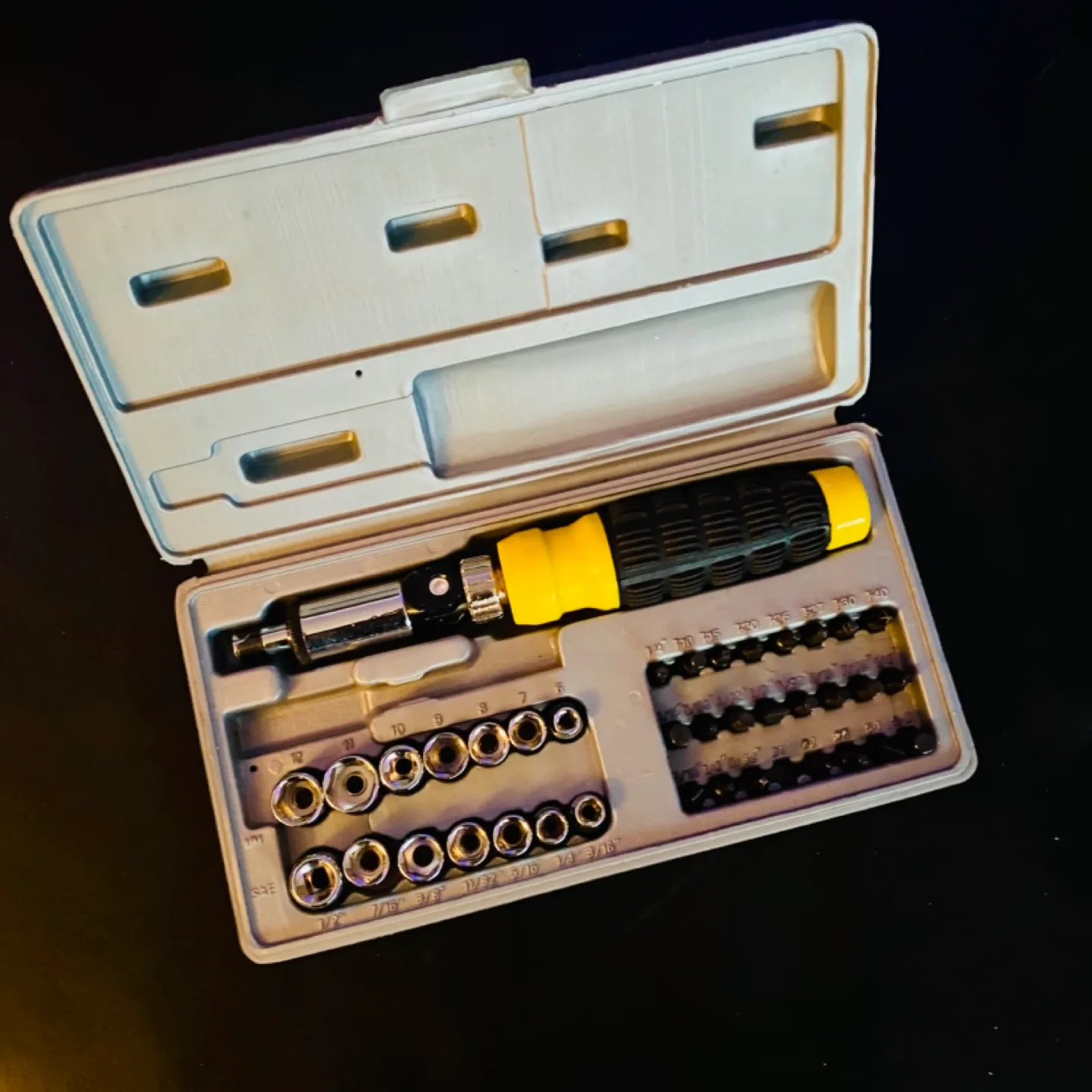 40 pc. Screwdriver set with bits & sockets 💚 thumbnail