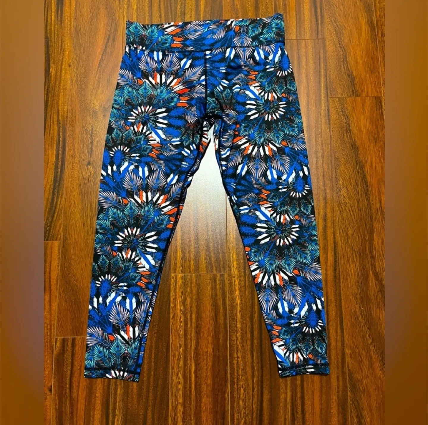 MinkPink women’s large Move 7/8 leggings, feather leaf print,m thumbnail