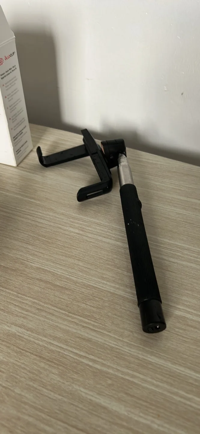 Extendable Selfie Stick thumbnail