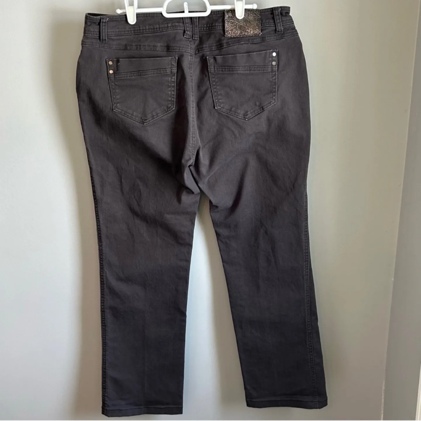 Nicole Miller Original High Rise Charcoal Denim Jeans Size 12 image indicator(4)