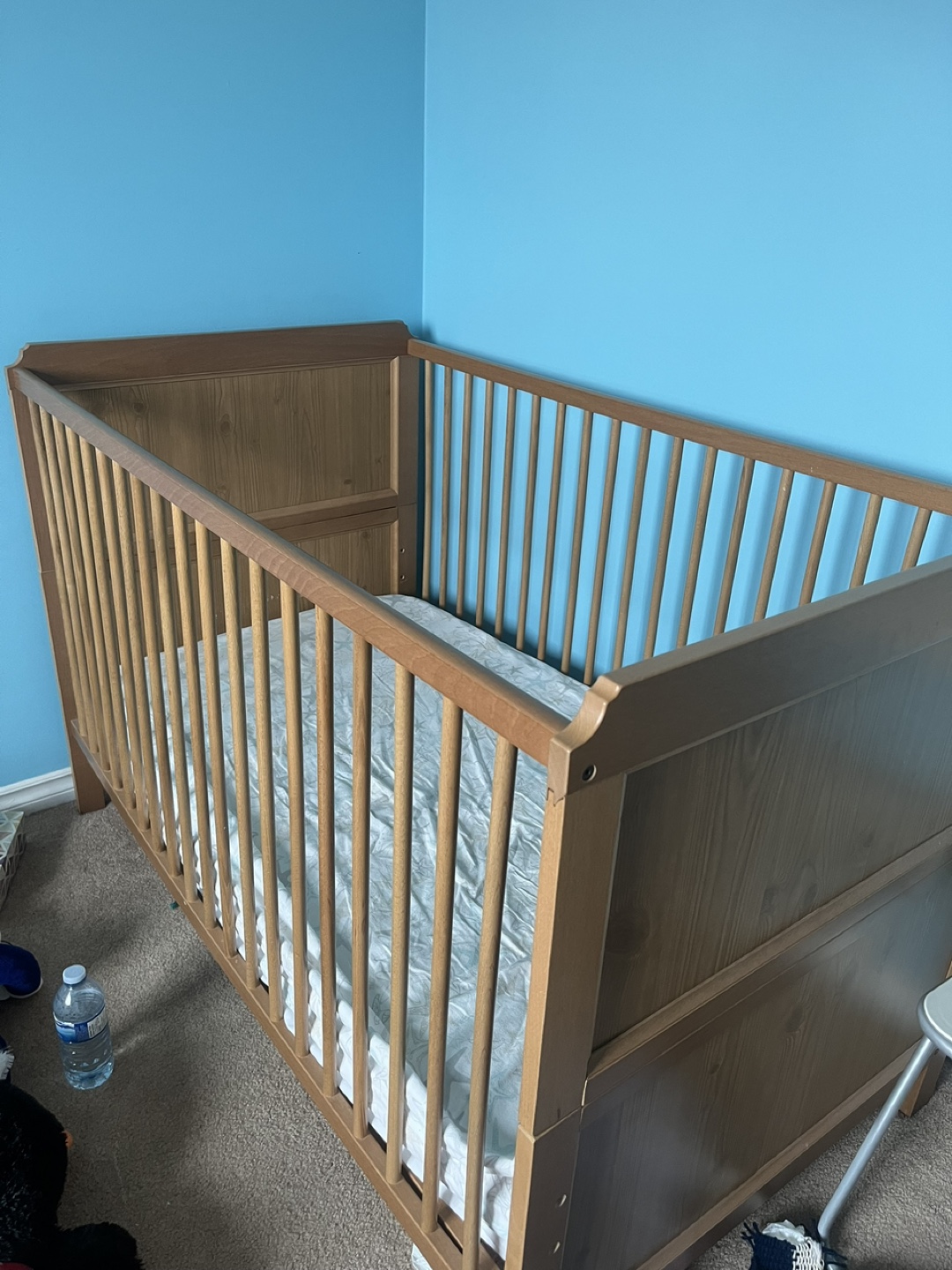 Height adjustable crib and Pillow-pick up today or tomorrow