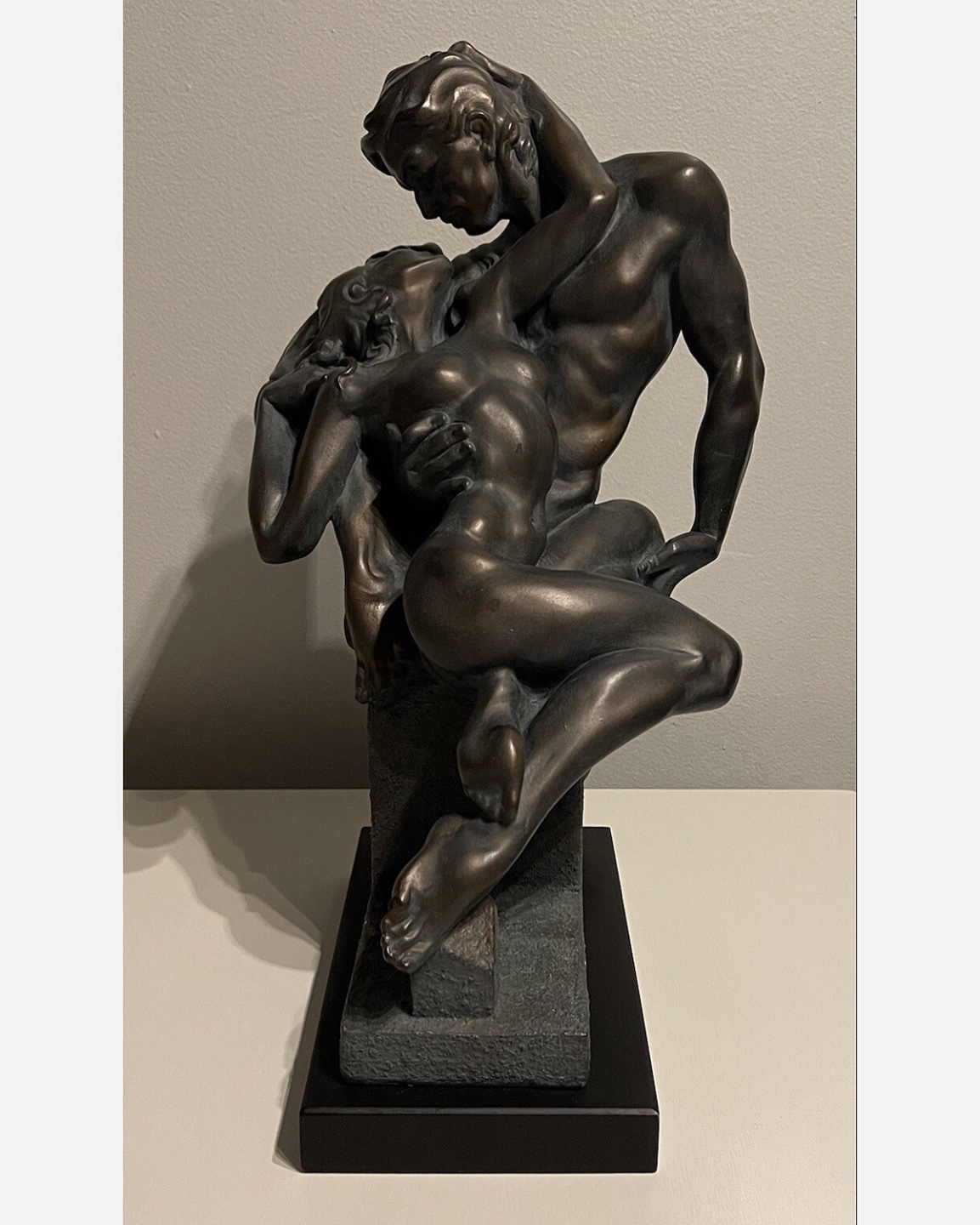 Bronze Lovers Statue