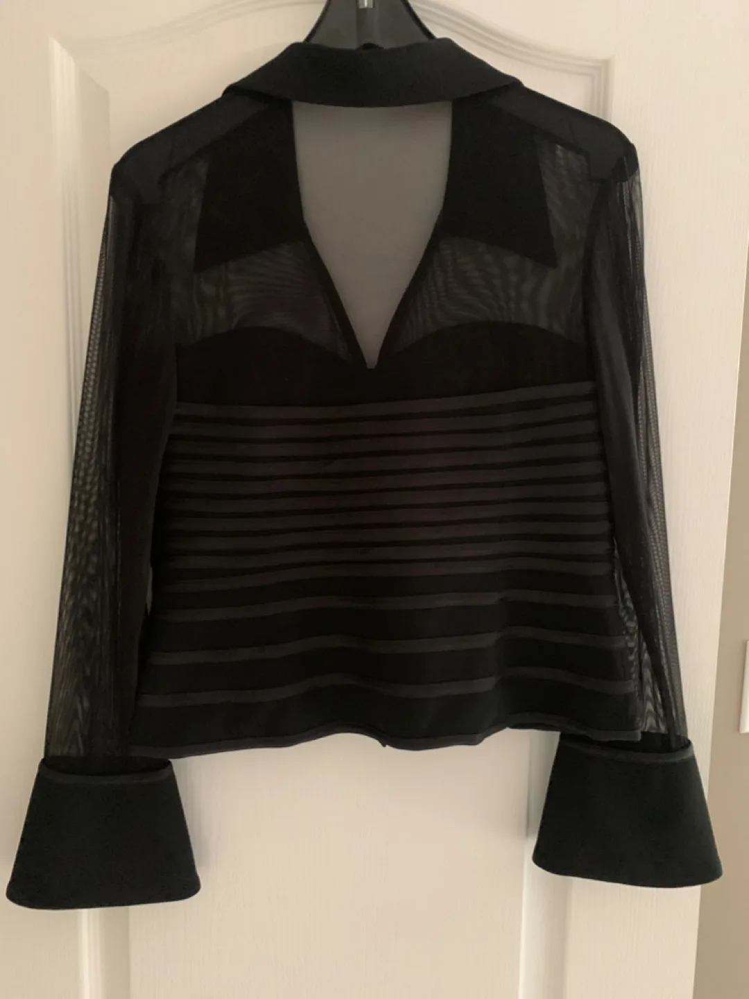 Laura Black Top image indicator(3)