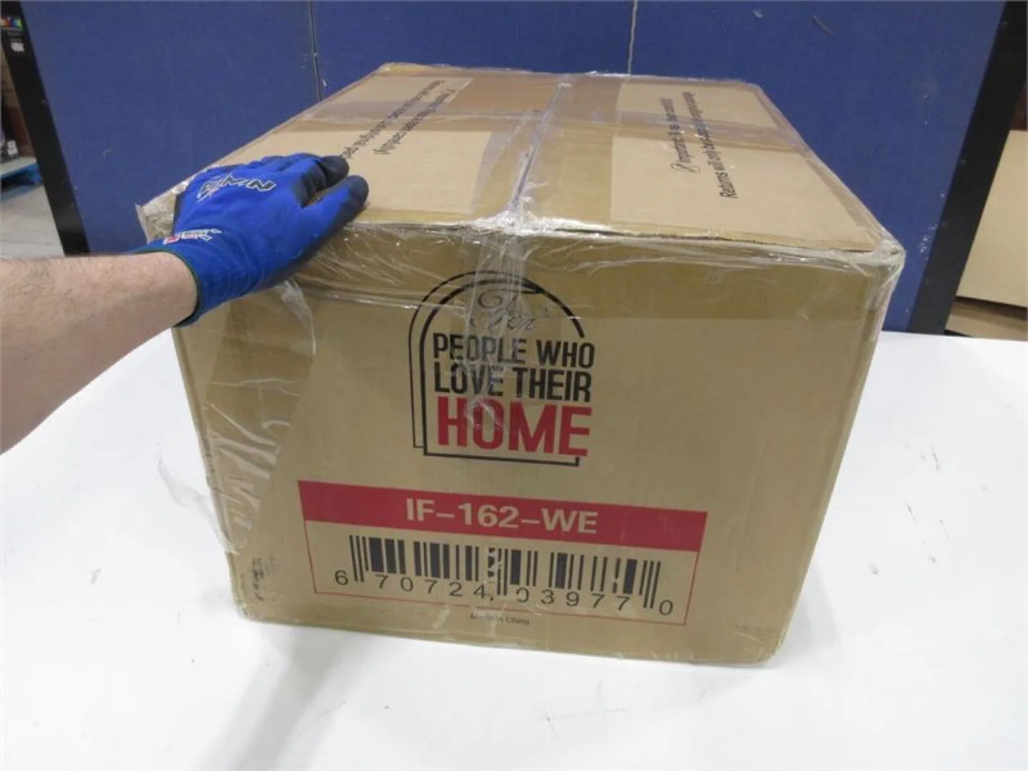 2 Forsyth 24'' Bar Stools, White & Gold image indicator(8)