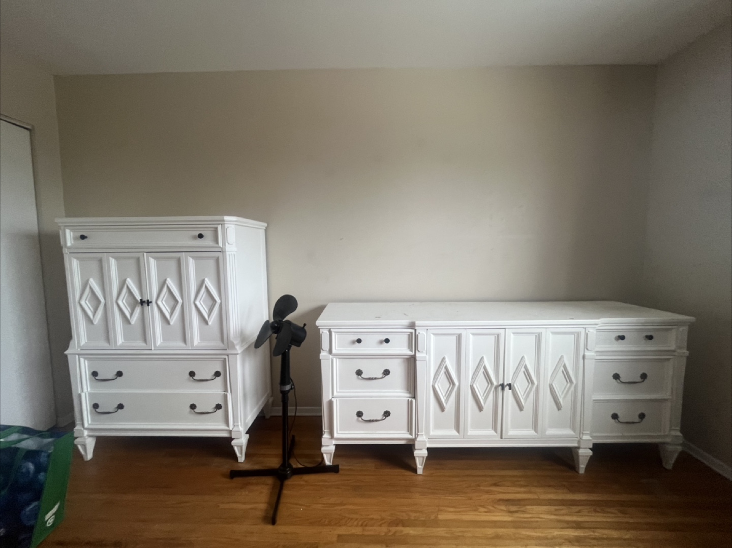 Two white dressers
