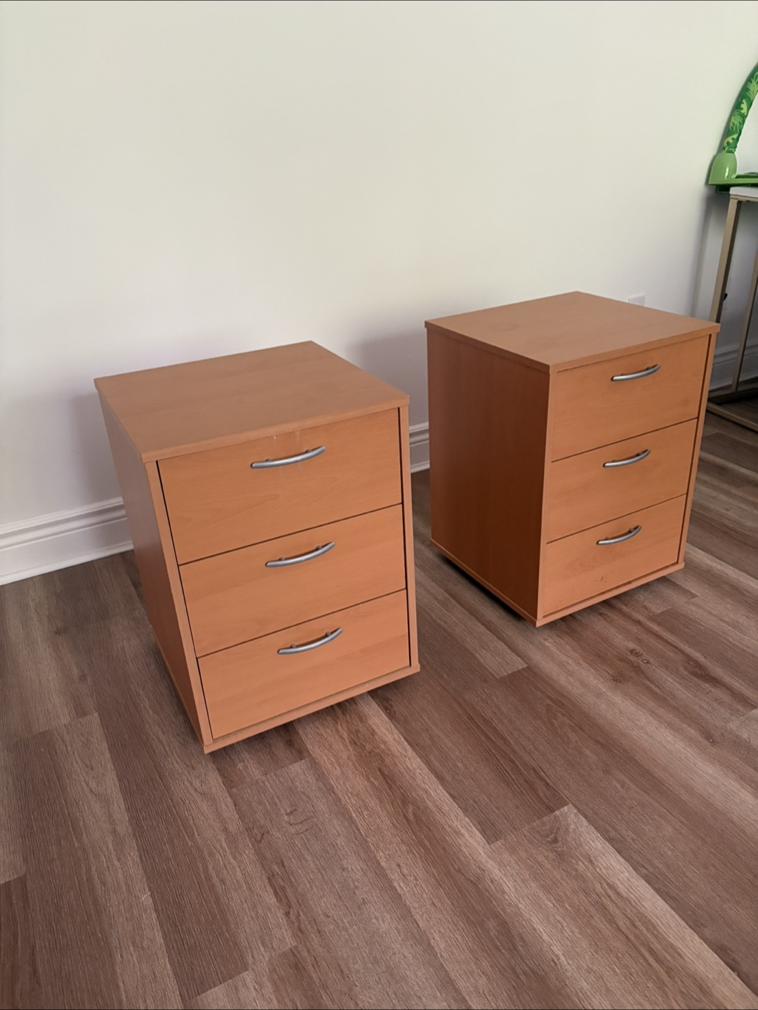 Set of 2 Wooden Nightstands - photo 2