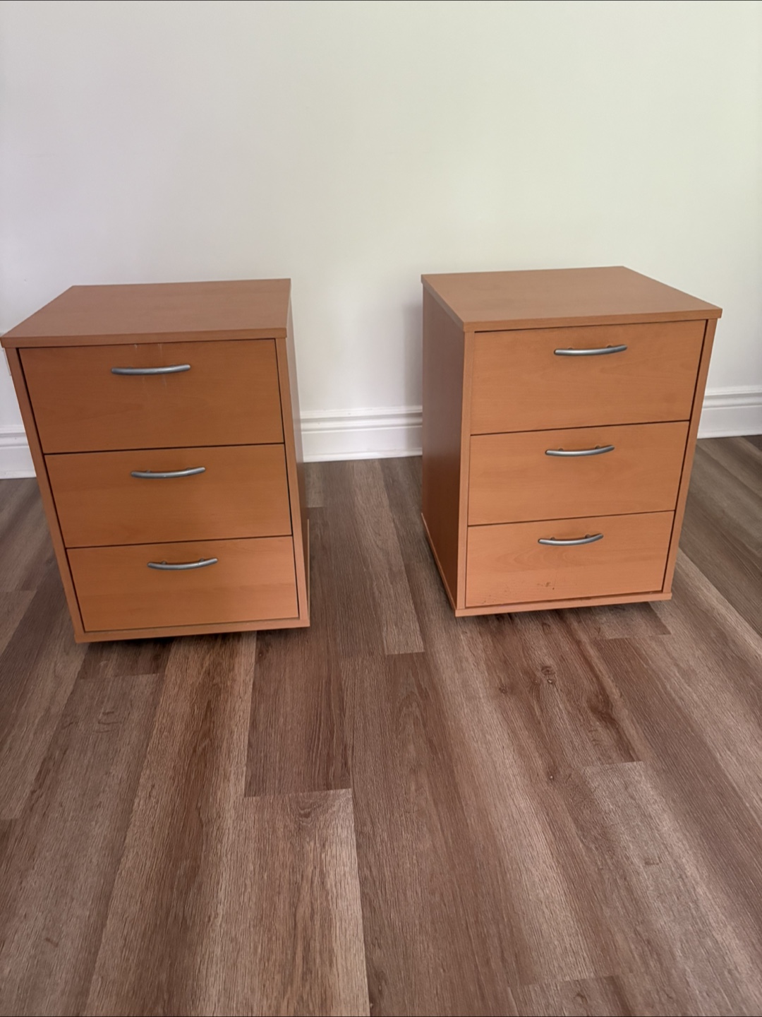 Set of 2 Wooden Nightstands - photo 3