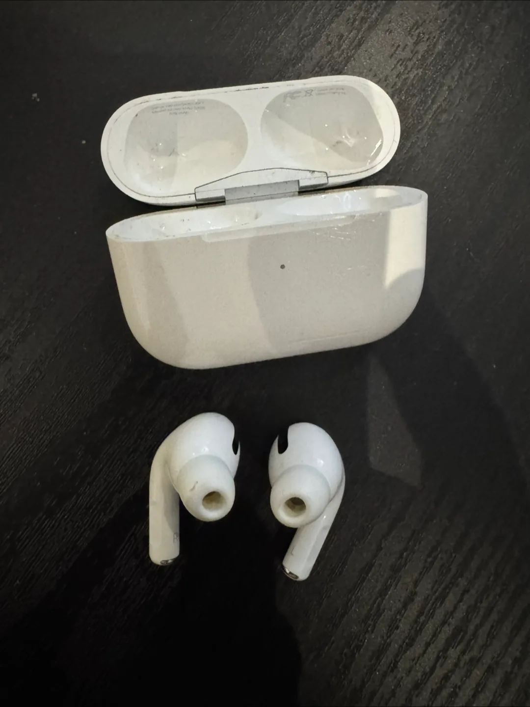 Apple air pod pro With Charging Case image indicator(3)