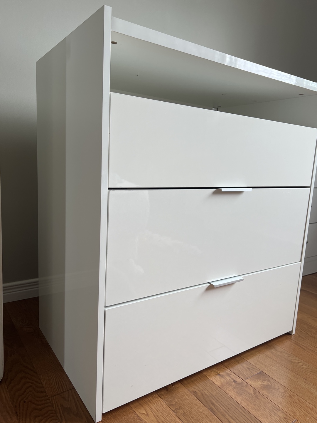 White Dresser with 3 Drawers - photo 3