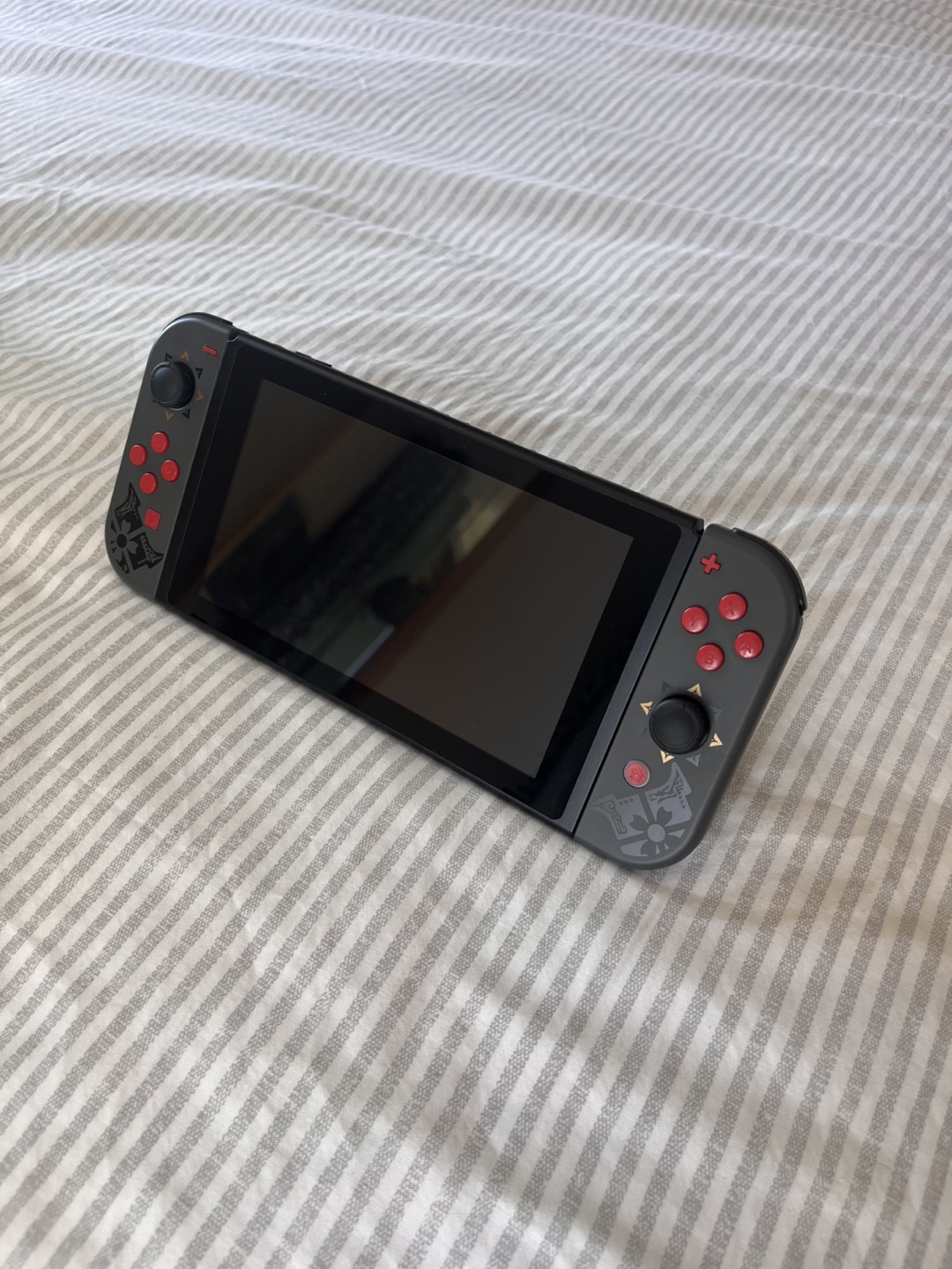 V2 Nintendo Switch Monster Hunter Deluxe Edition - photo 3