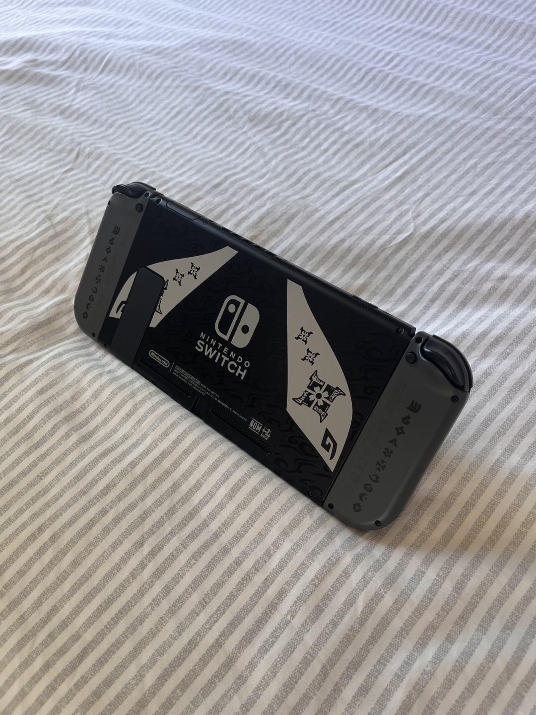 V2 Nintendo Switch Monster Hunter Deluxe Edition - photo 4