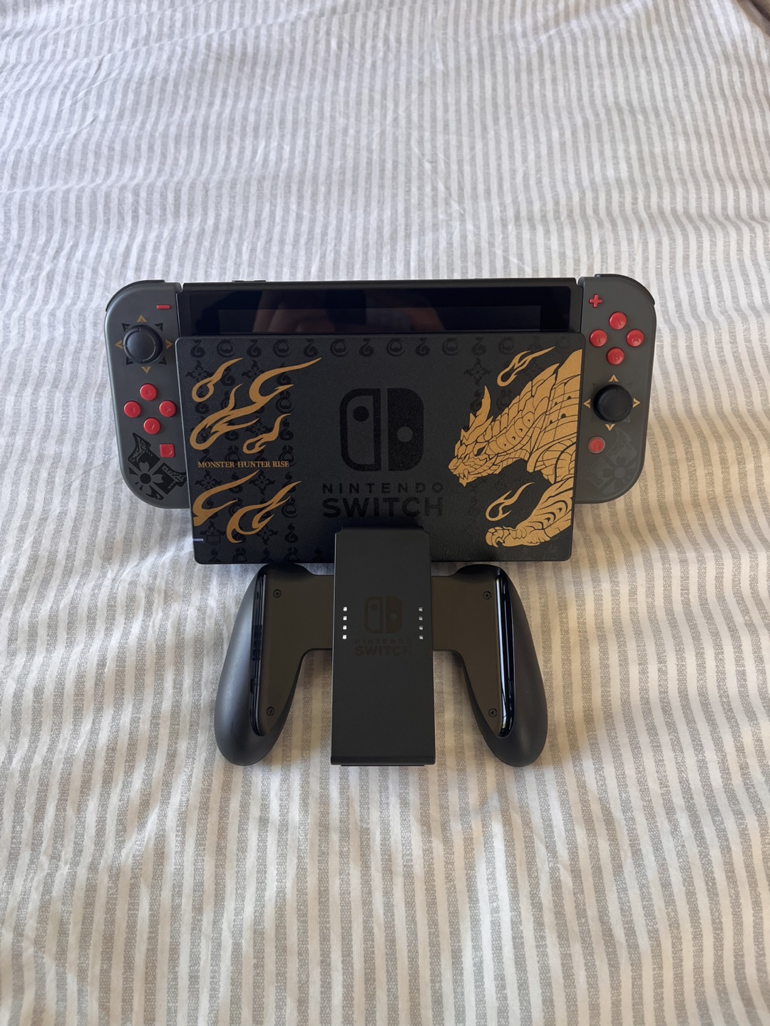 V2 Nintendo Switch Monster Hunter Deluxe Edition