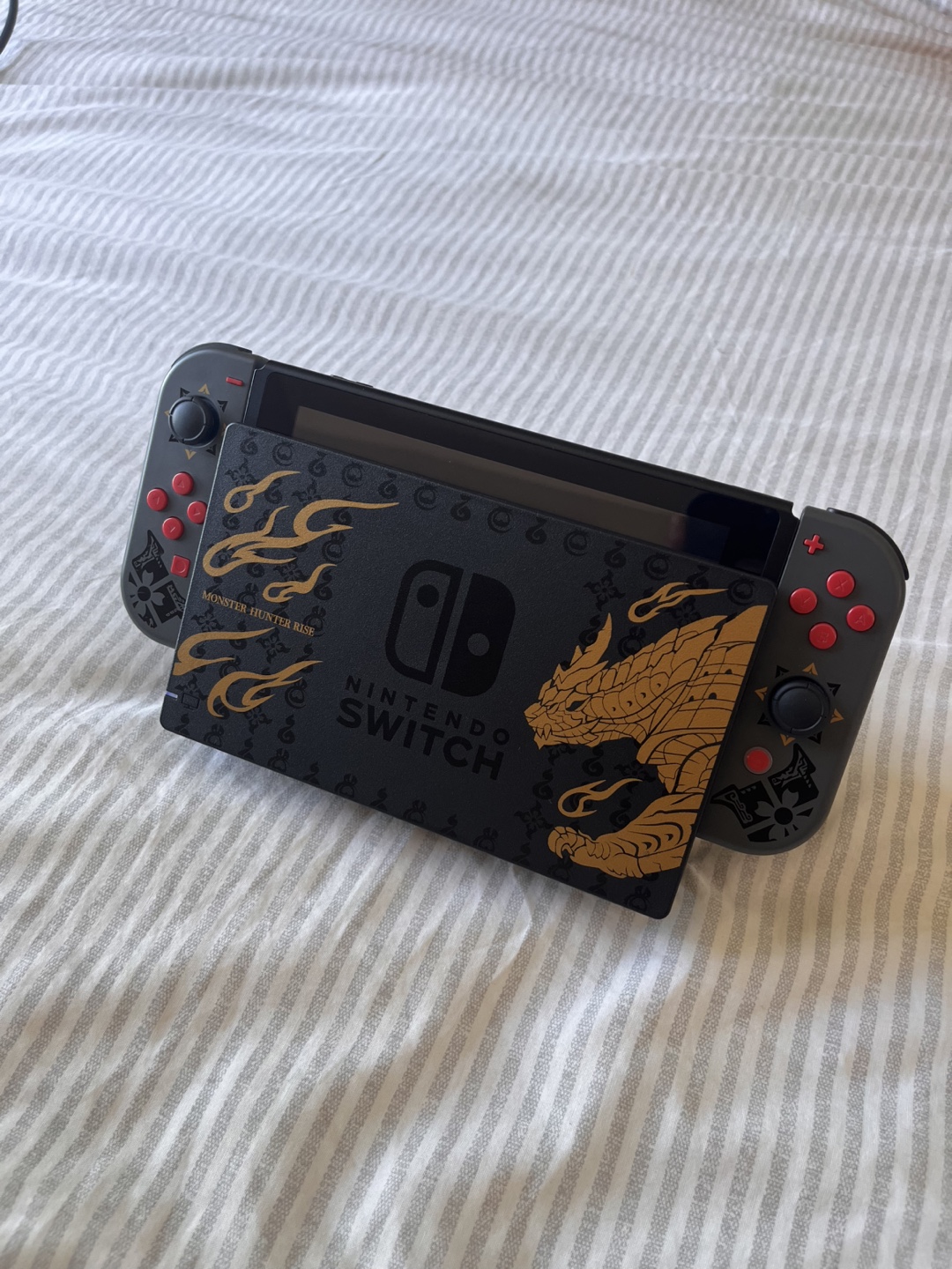 V2 Nintendo Switch Monster Hunter Deluxe Edition - photo 2