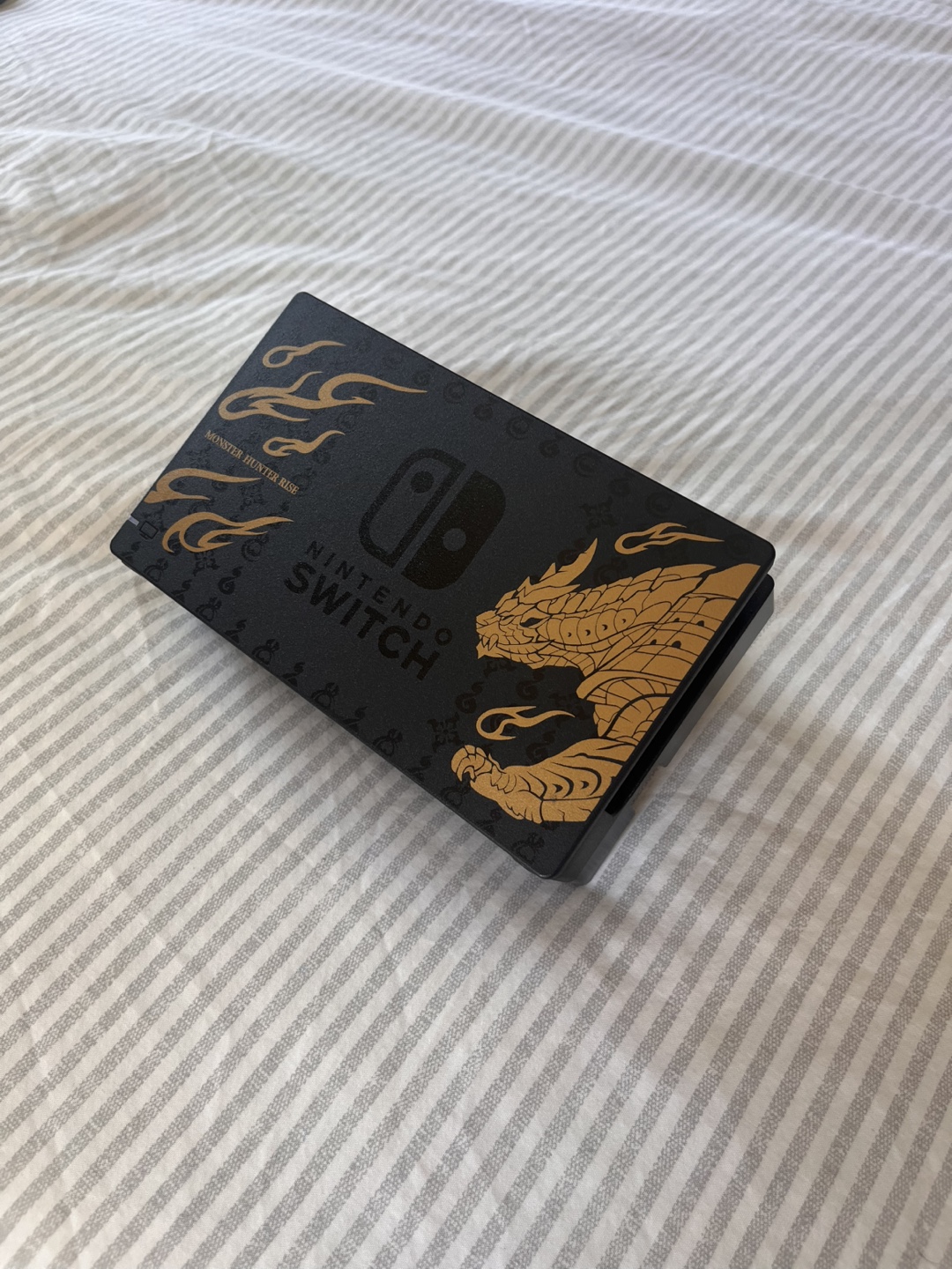 V2 Nintendo Switch Monster Hunter Deluxe Edition - photo 5