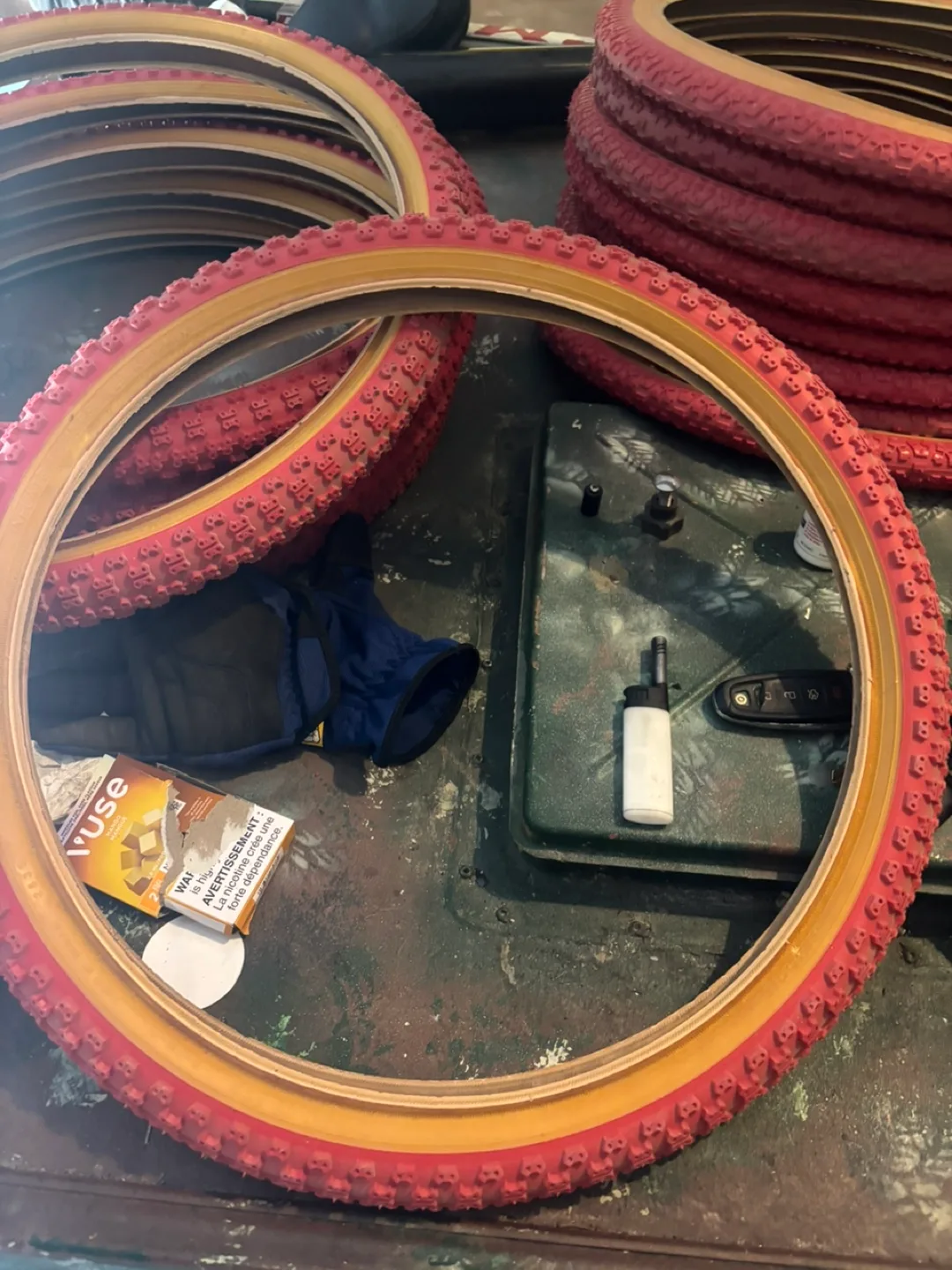 Set of red bicycle tires vintage 20x1.75 image indicator(2)