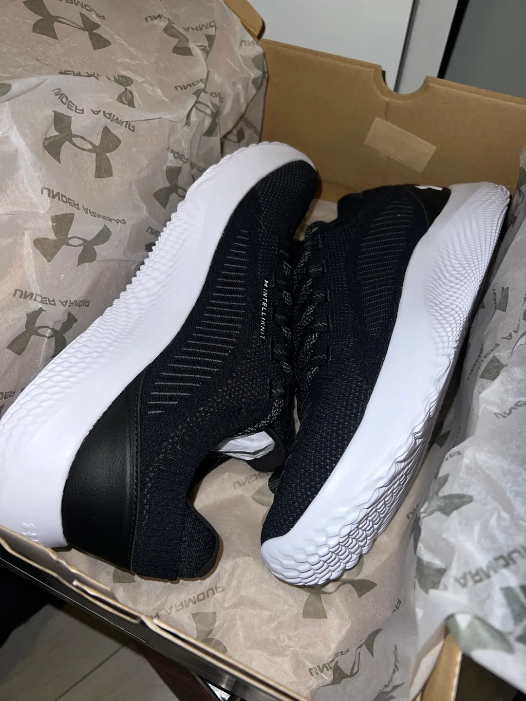 Under armour running shoes size 11 thumbnail