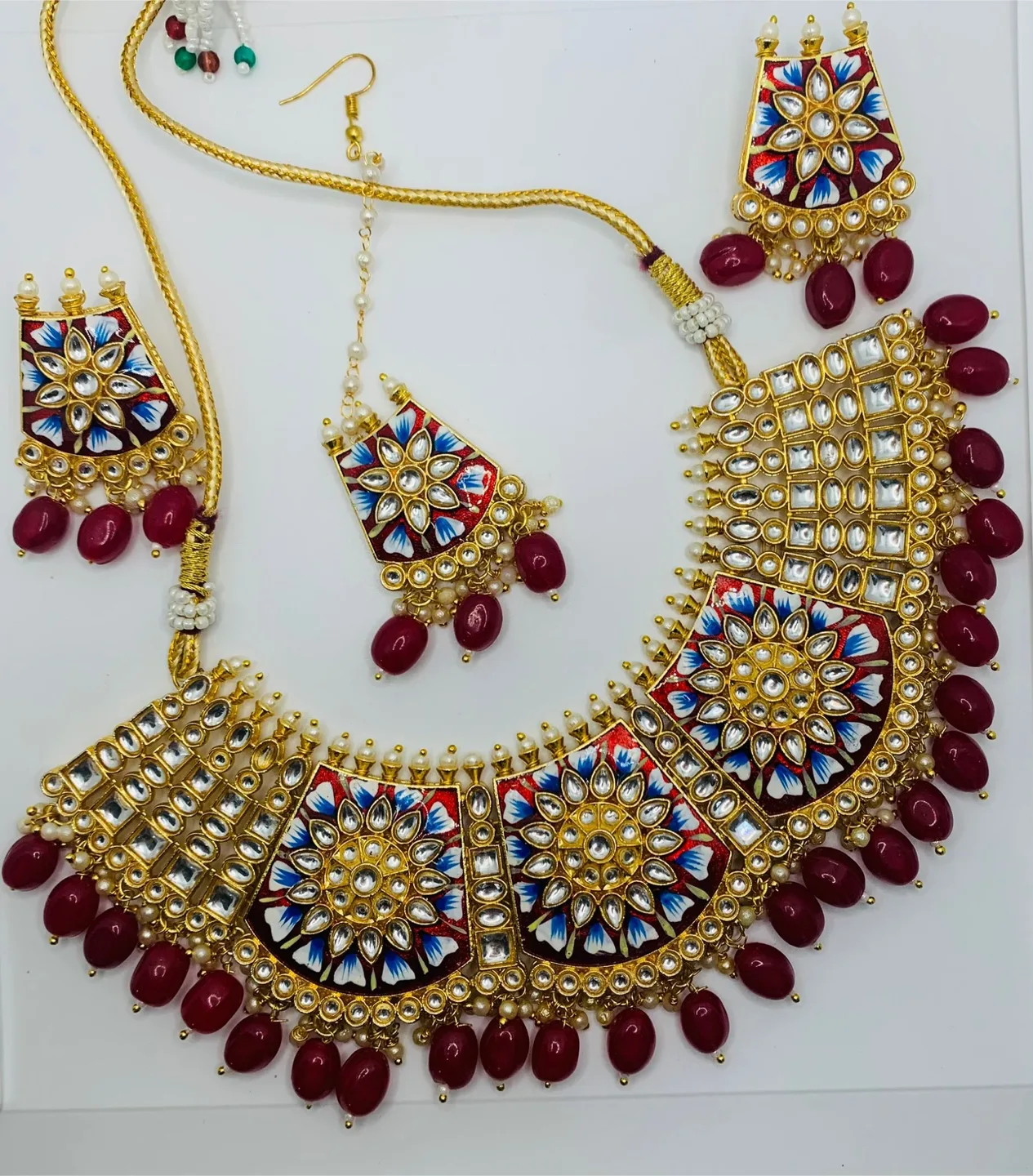 Stunning Necklace Set image indicator(9)